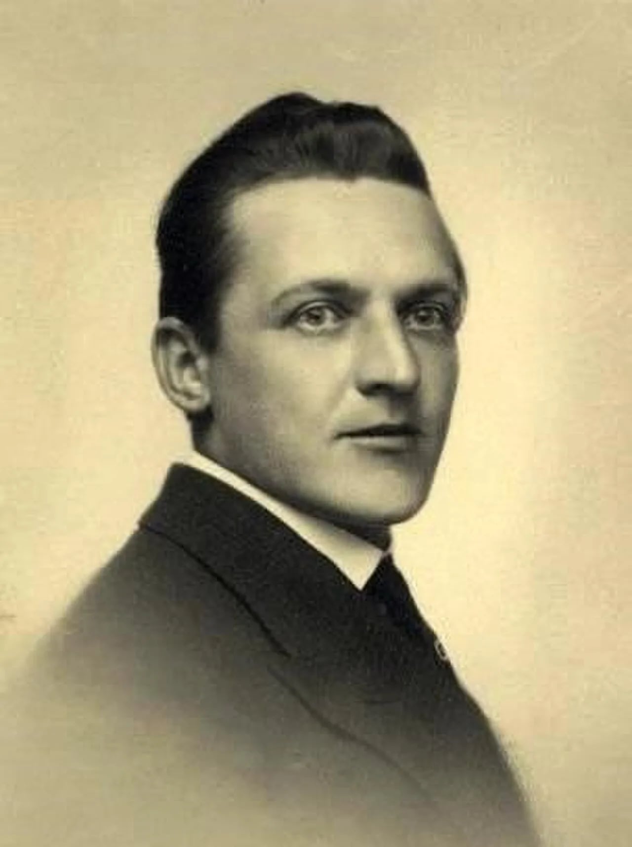 Portrait of Julius Oengo (1901–1941) – memorial page