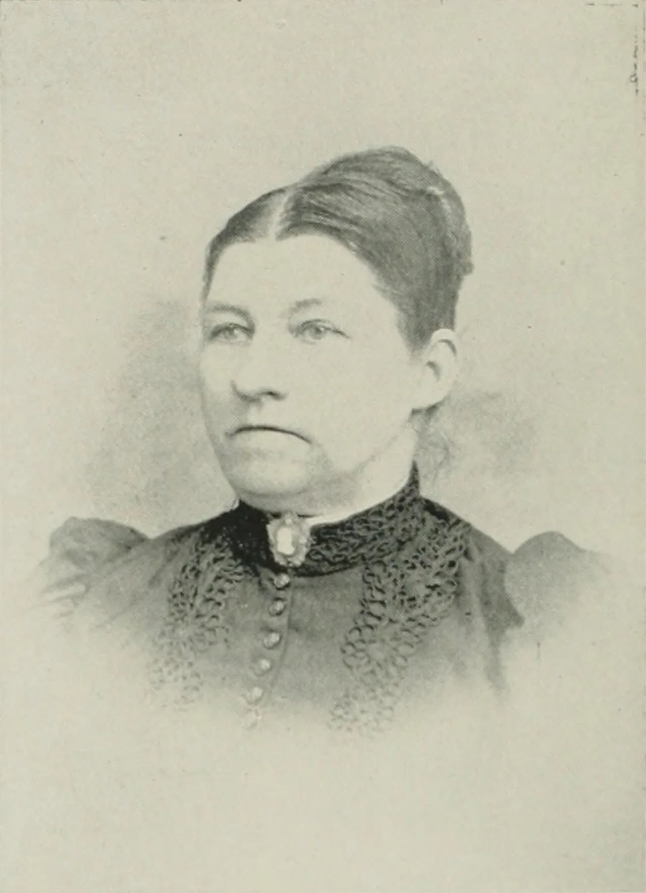 Portrait of Martha E. Whitten (1842–1917) – memorial page