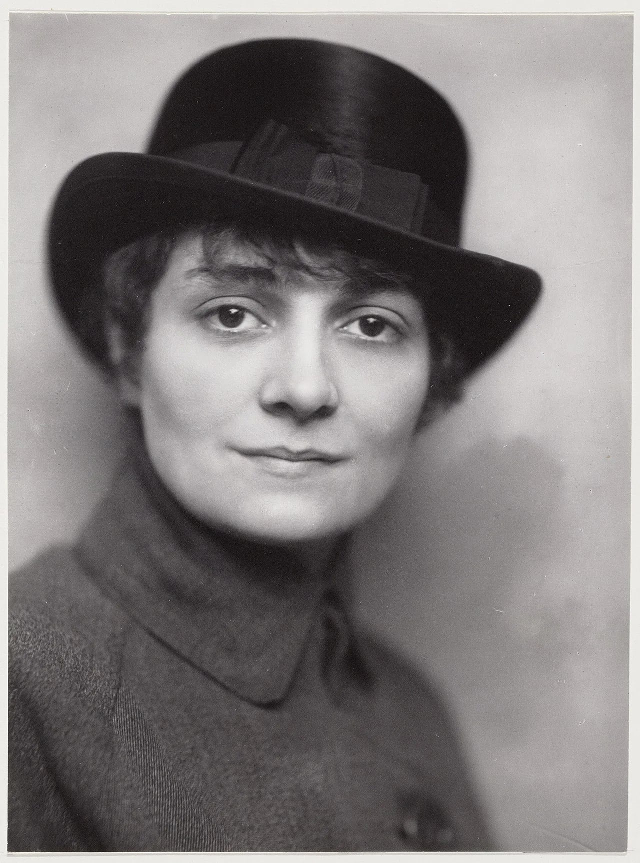 Portrait of Tilly Lus (1888–1971) – memorial page