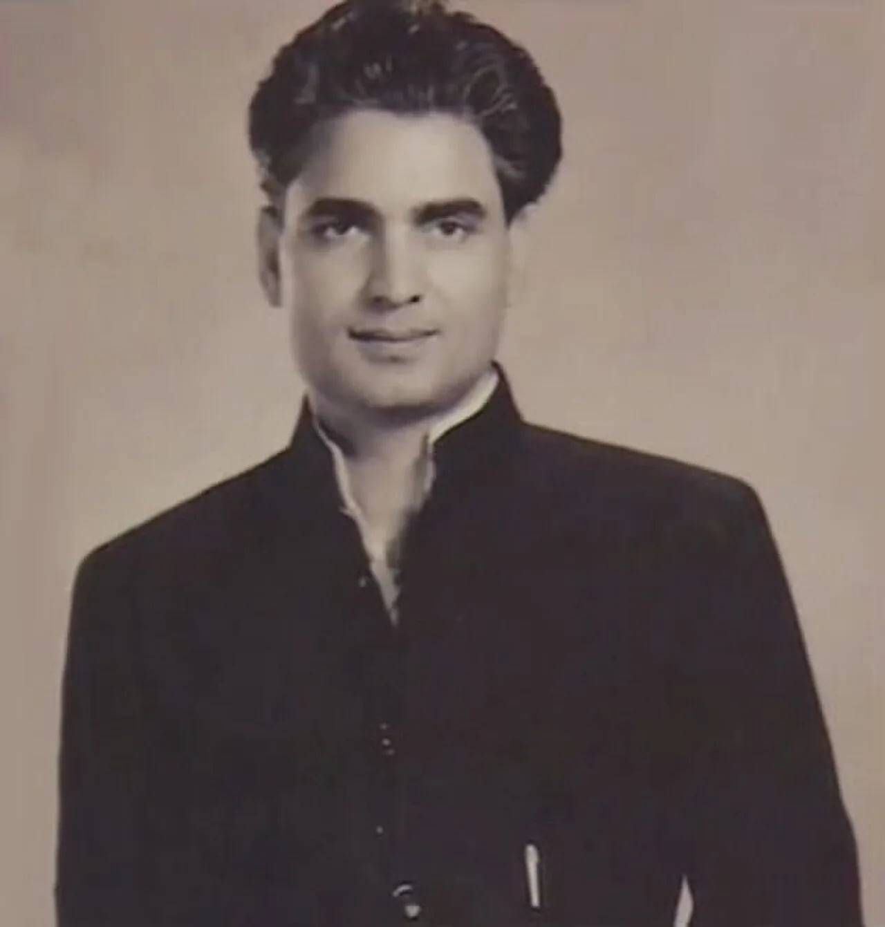 Portrait of Kamal Amrohi (1918–1993) – memorial page