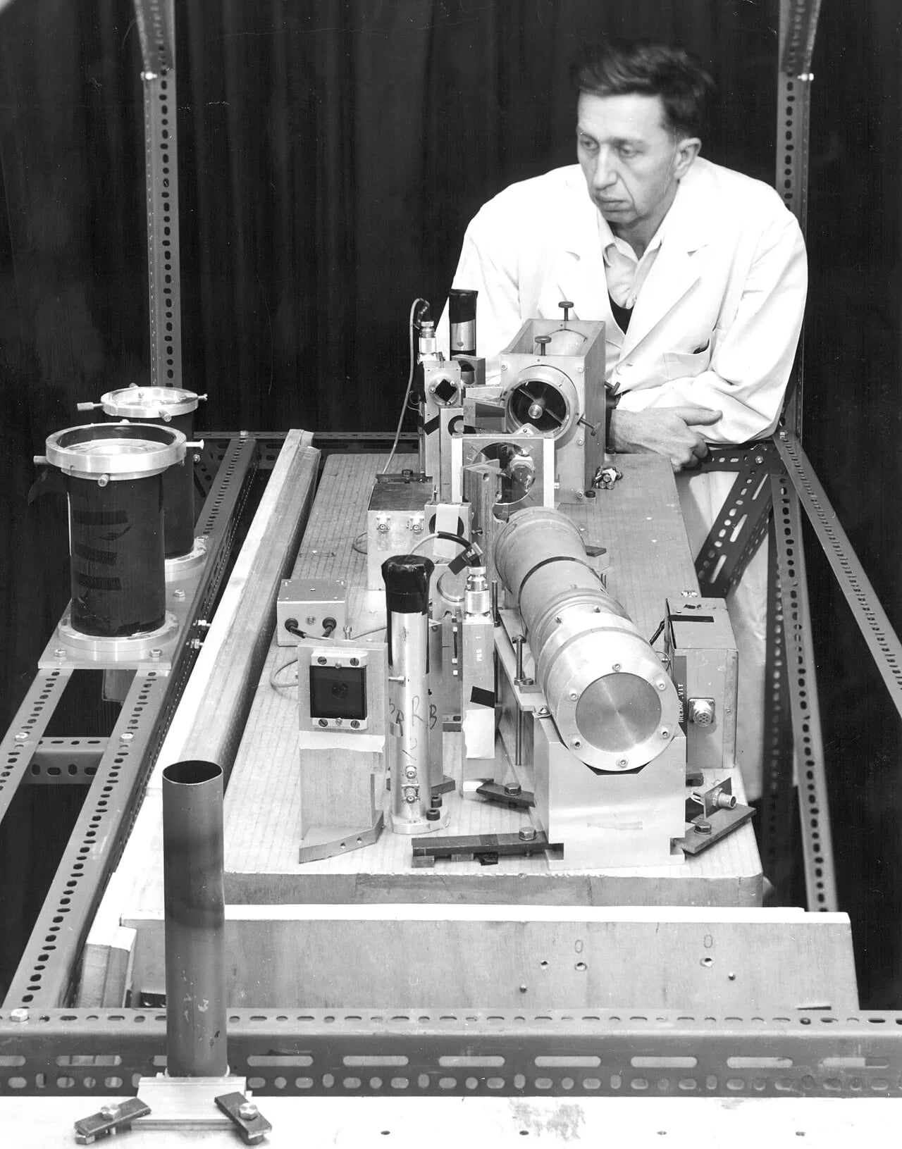 Portrait of Pierre Connes (1928–2019) – memorial page