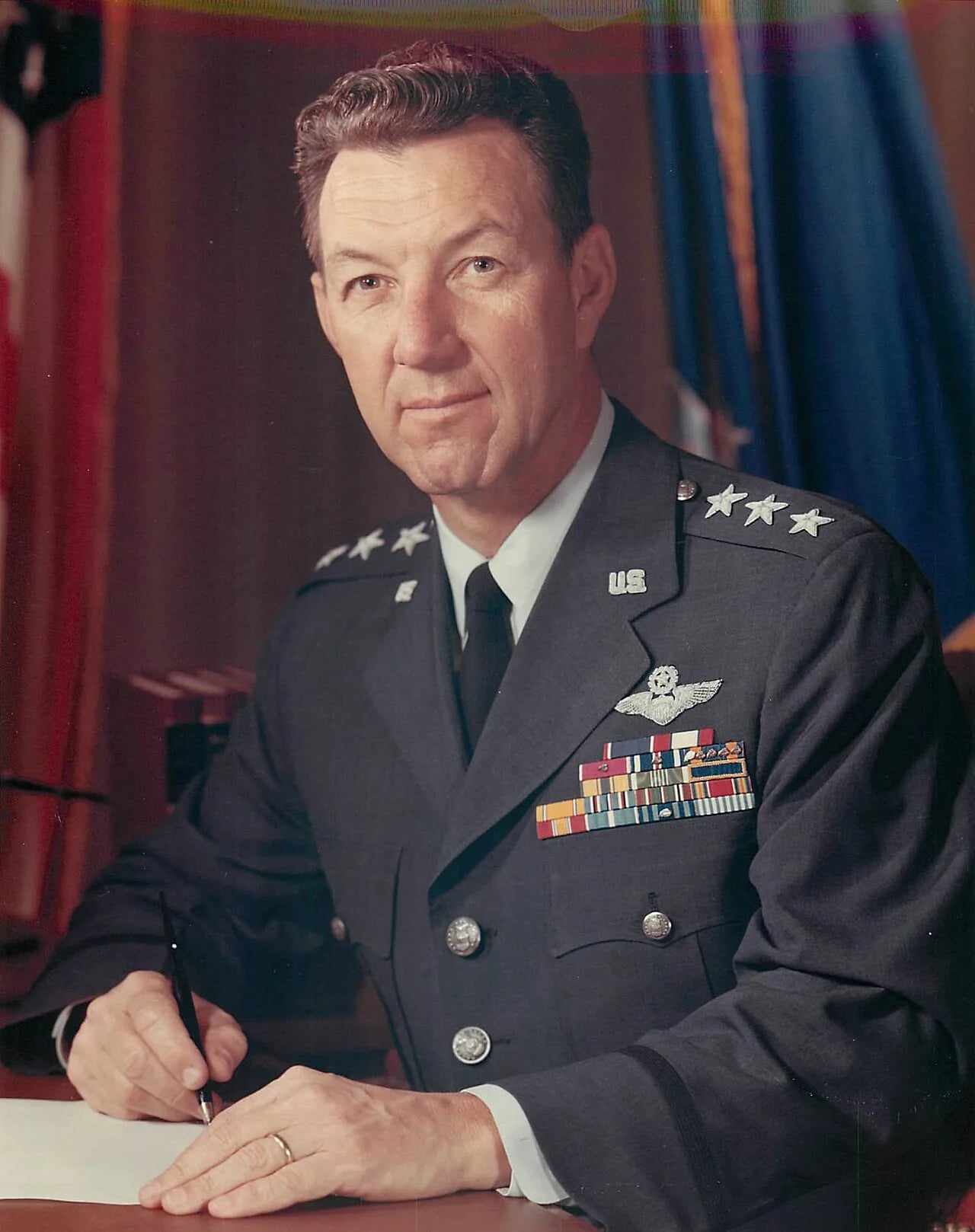 Porträt von Keith K. Compton (1915–2004) – Gedenkseite