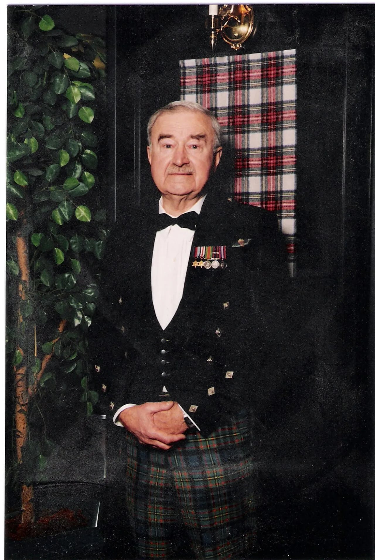 Portrait of Keith William MacLellan (1920–1998) – memorial page