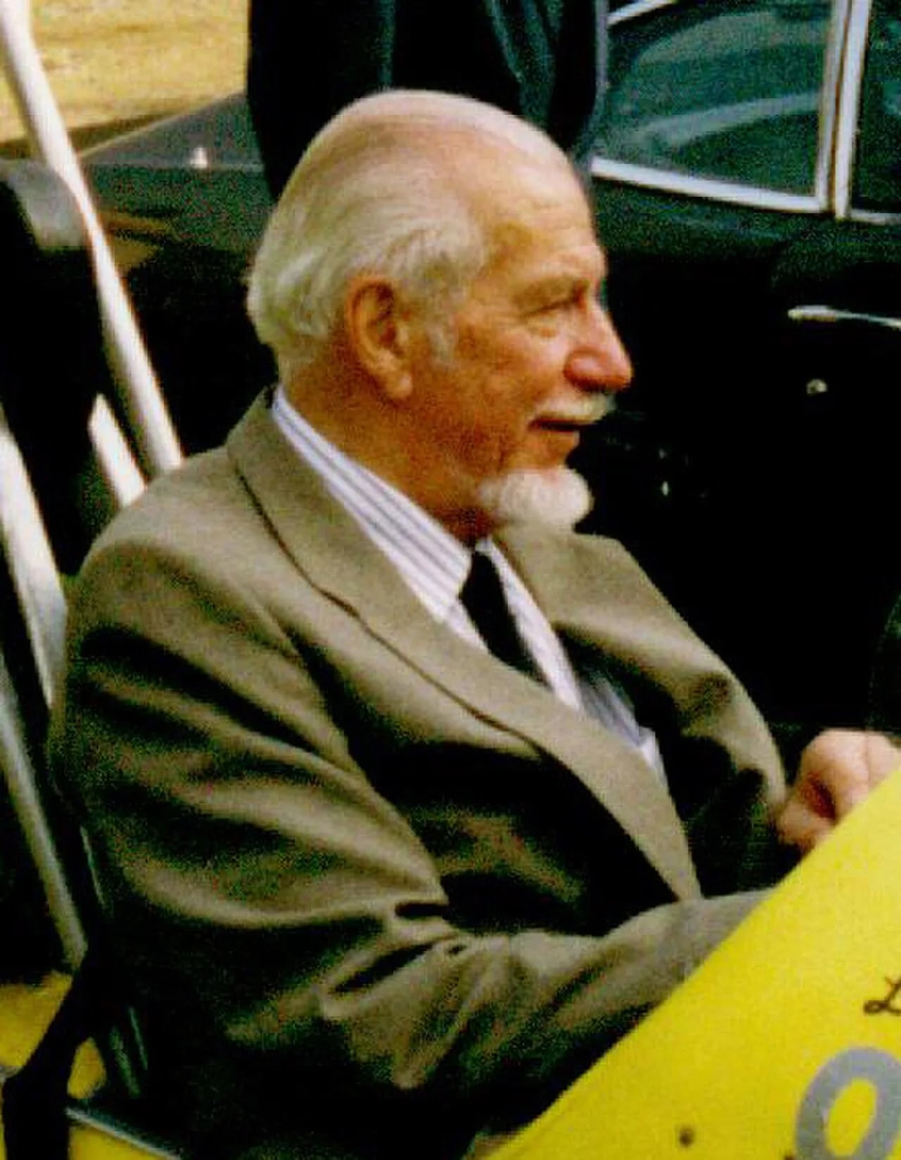 Portrait of Ken Wallis (1916–2013) – memorial page
