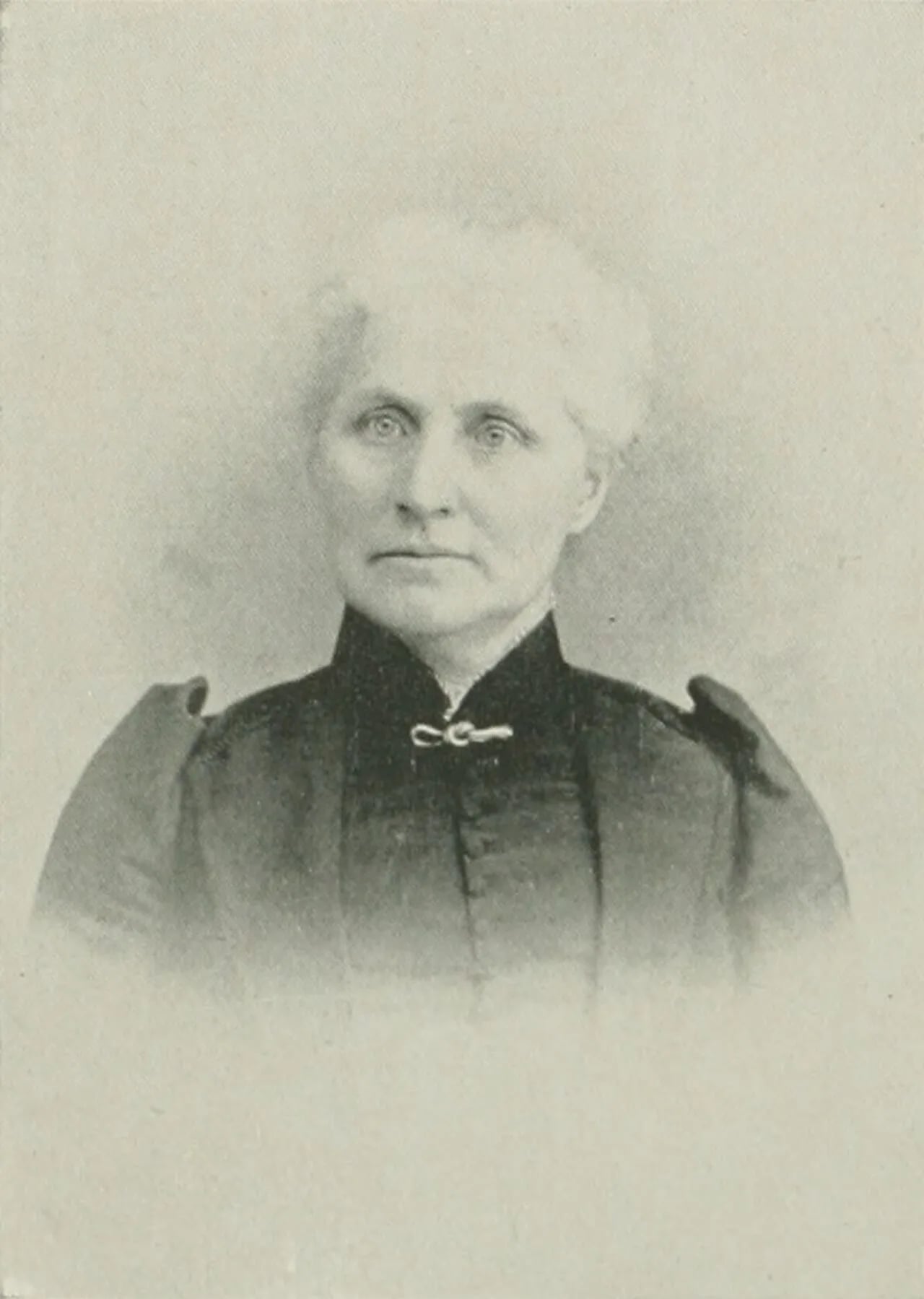 Porträt von Louise L. Chase (1840–1906) – Gedenkseite