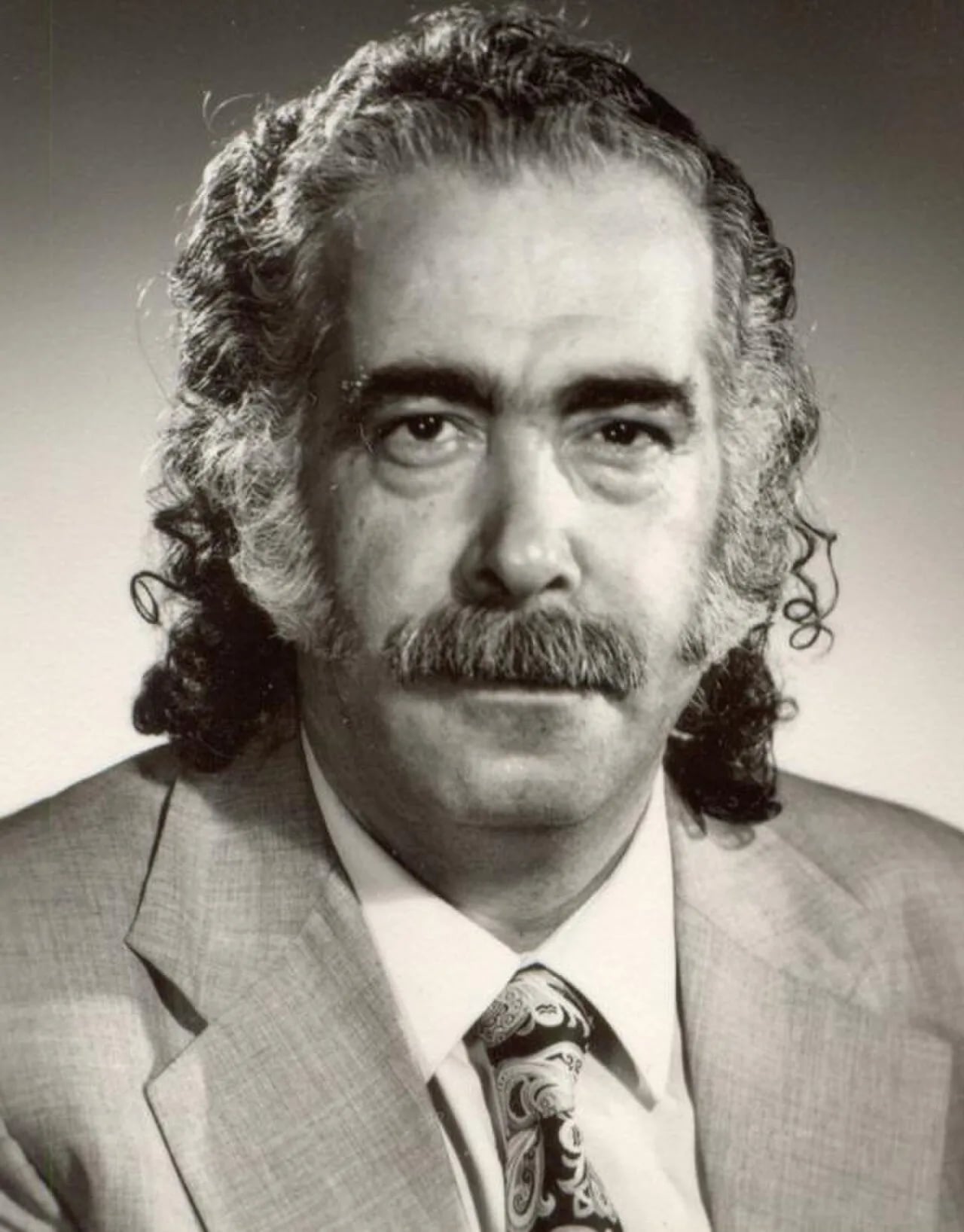 Porträt von Bulud Qarachorlu (1926–1979) – Gedenkseite