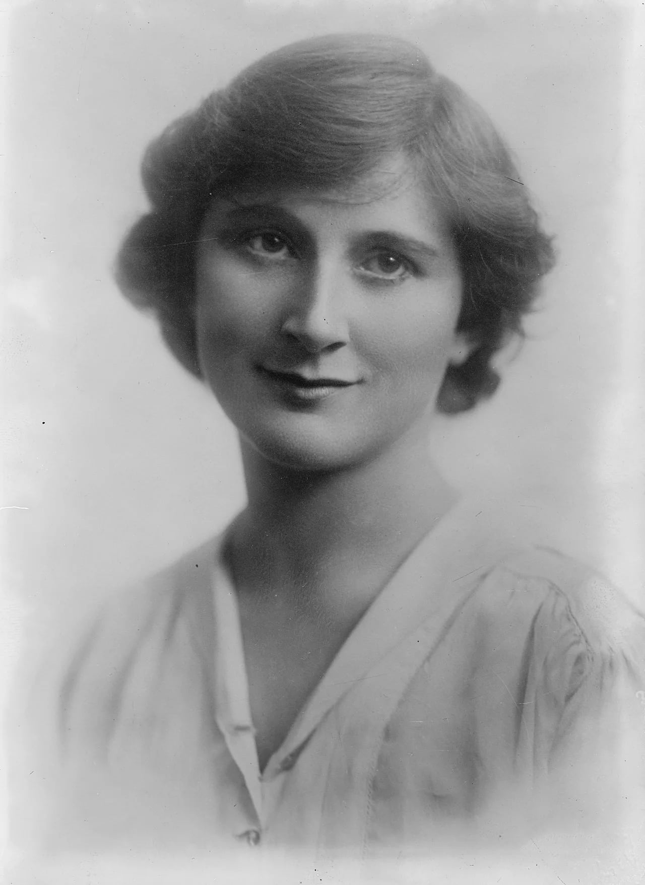 Portrait of Elizabeth Valentine (1877–1971) – memorial page
