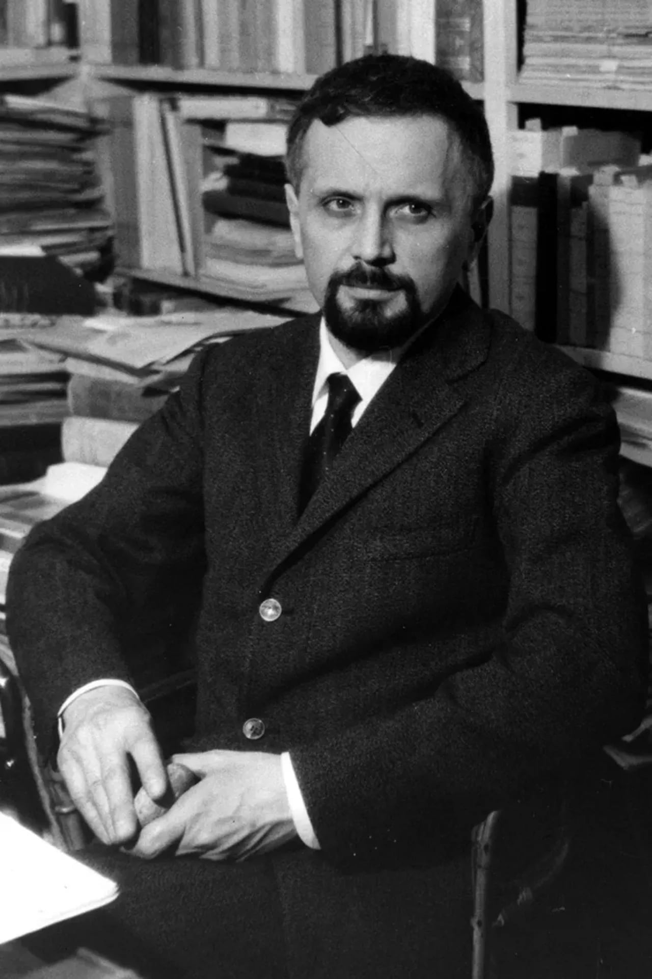 Portrait of Roberto Roversi (1923–2012) – memorial page