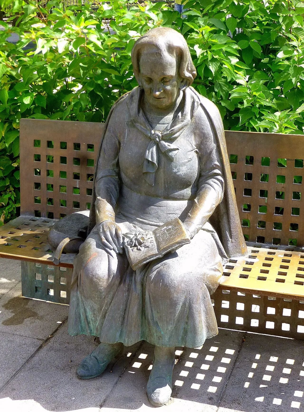 Porträt von Elena Martín Vivaldi (1907–1998) – Gedenkseite