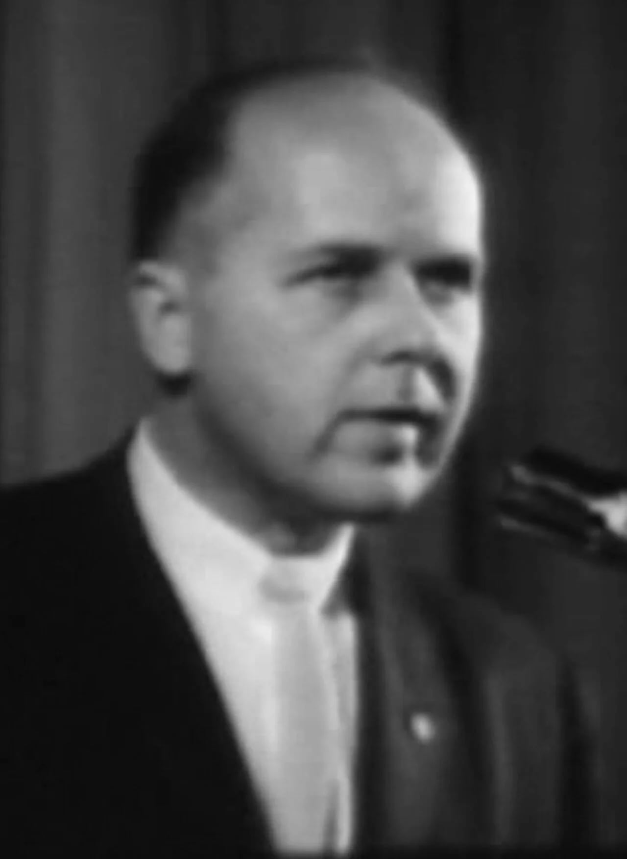 Portrait of Joseph Mitchell (1908–1996) – memorial page