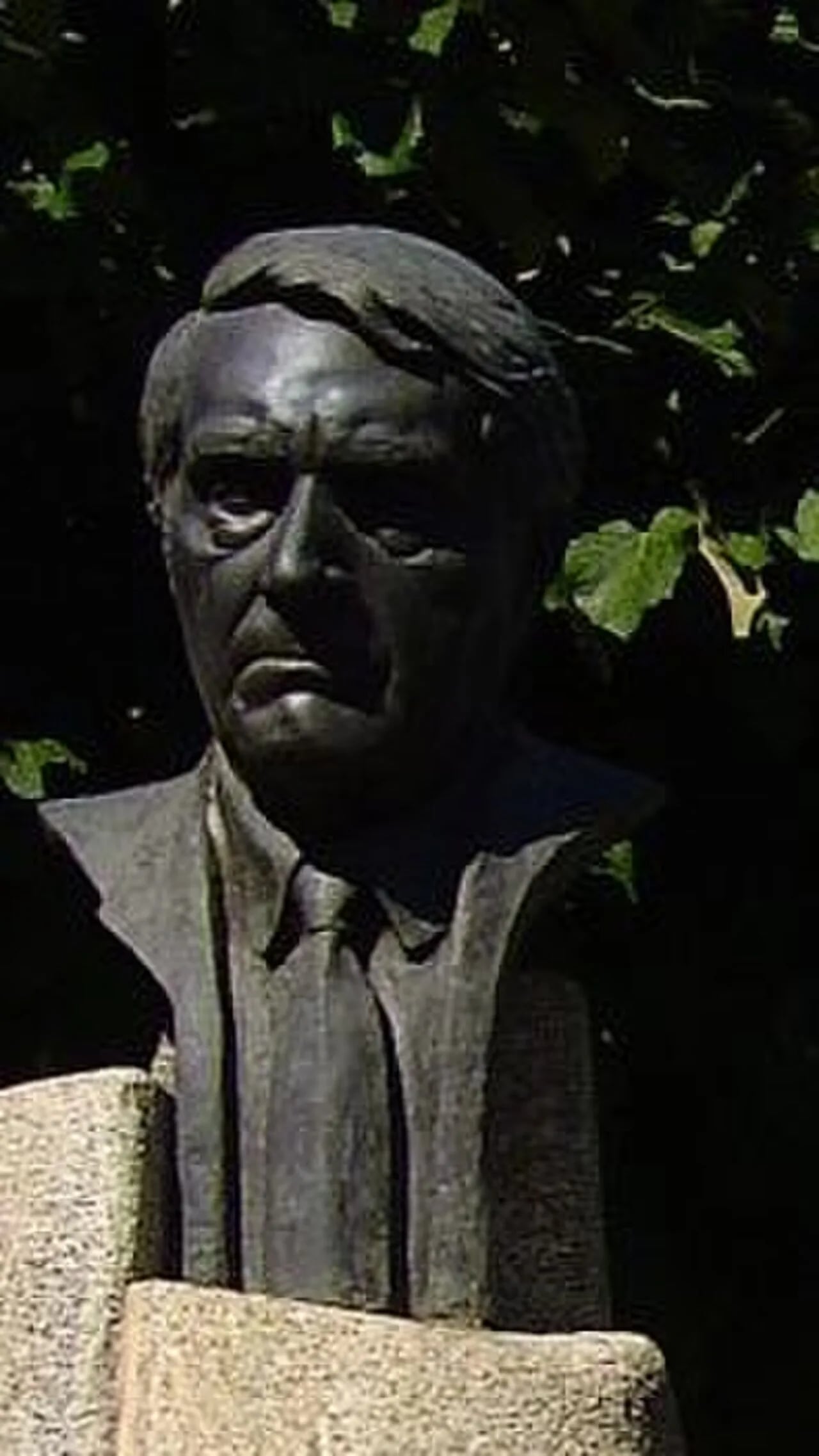 Portrait of Vergílio Ferreira (1916–1996) – memorial page
