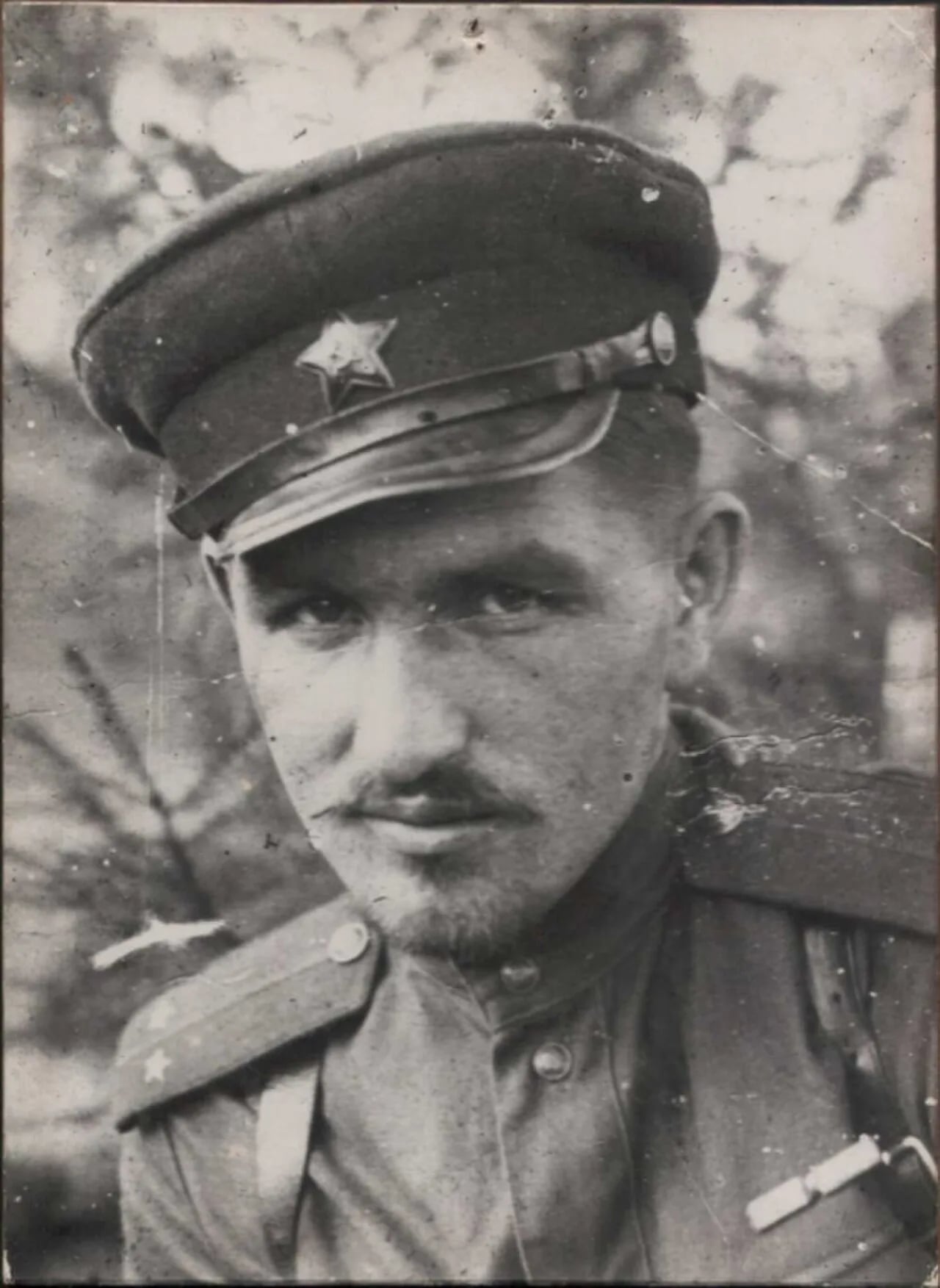 Porträt von Jewgeni Iwanowitsch Kutyrew (1918–1990) – Gedenkseite
