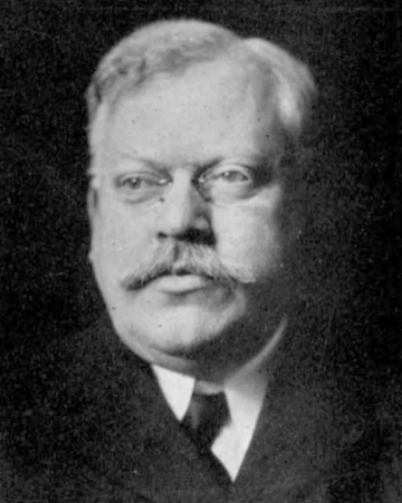 Portrait of George Snow Isham (1859–1926) – memorial page