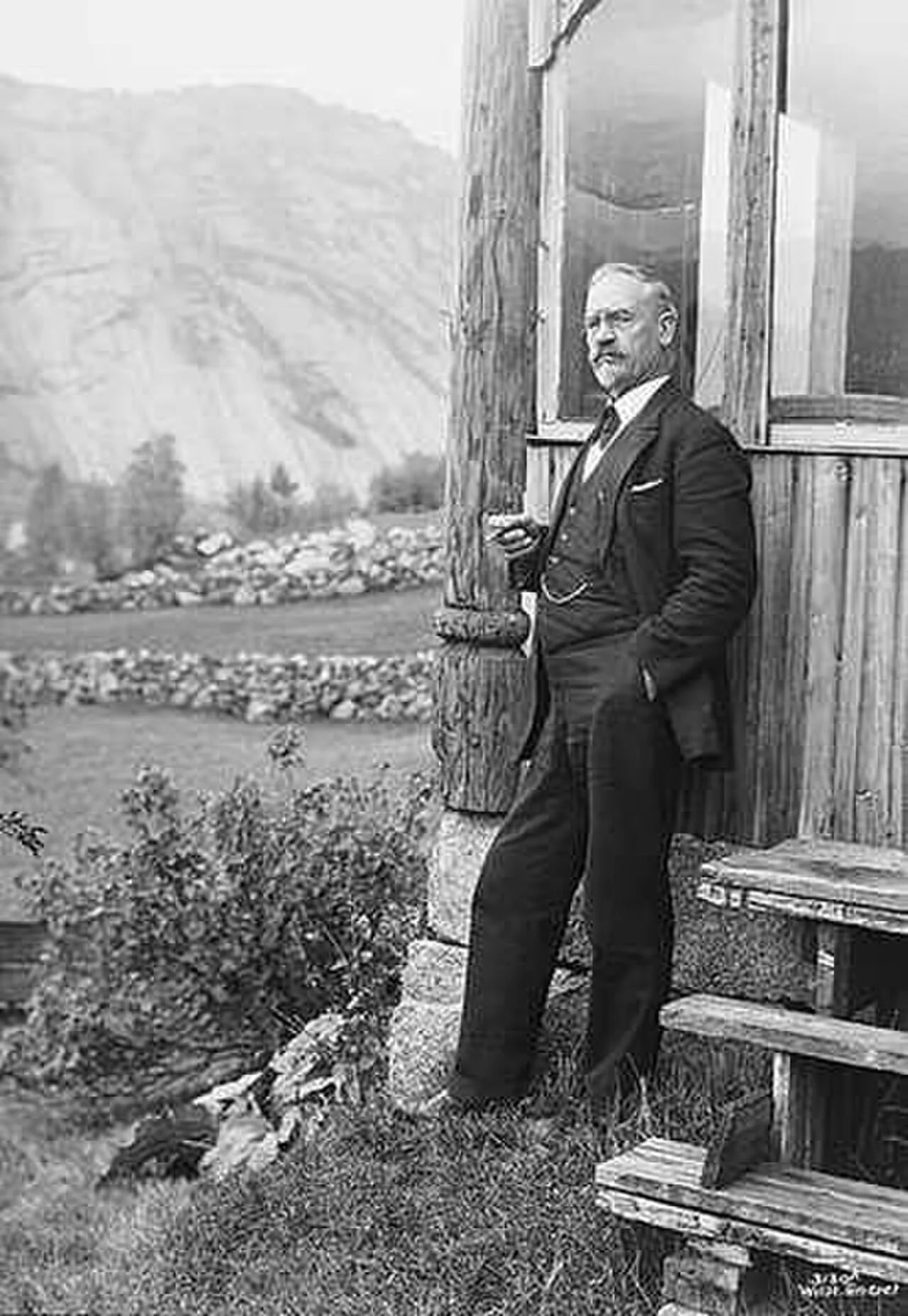 Portrait of Lars Osa (1860–1958) – memorial page