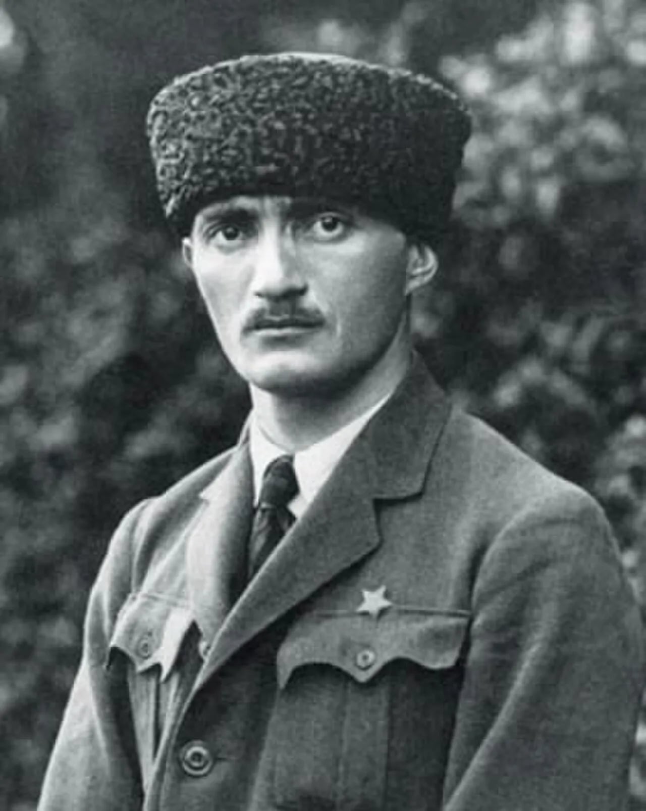 Porträt von Nestor Apollonowitsch Lakoba (1893–1936) – Gedenkseite