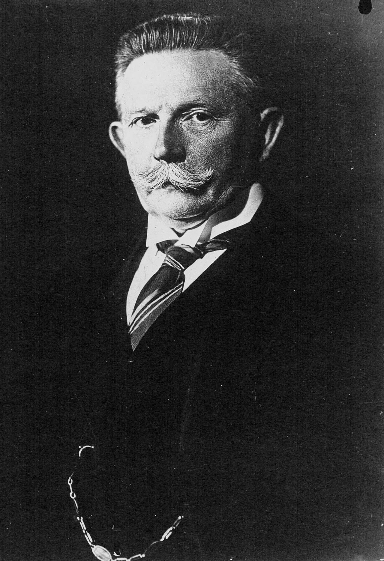 Porträt von Alfred Hugenberg (1865–1951) – Gedenkseite