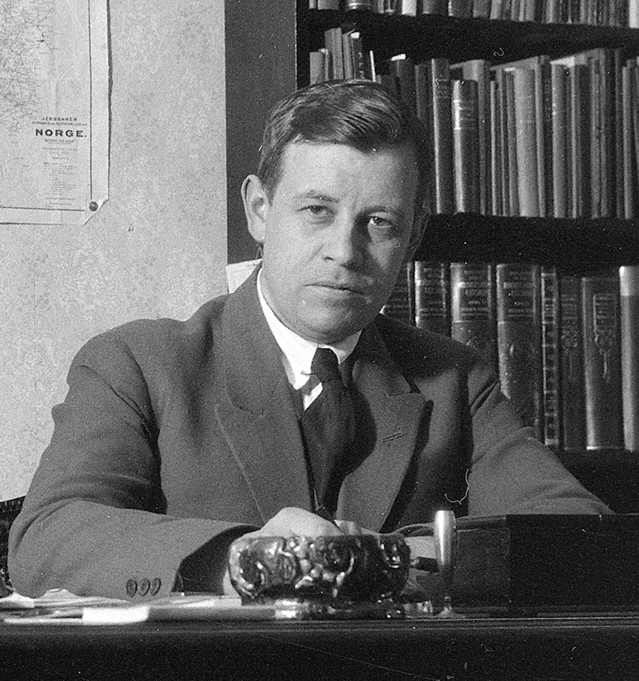 Portrait of Leif Bjorholt Burull (1895–1971) – memorial page