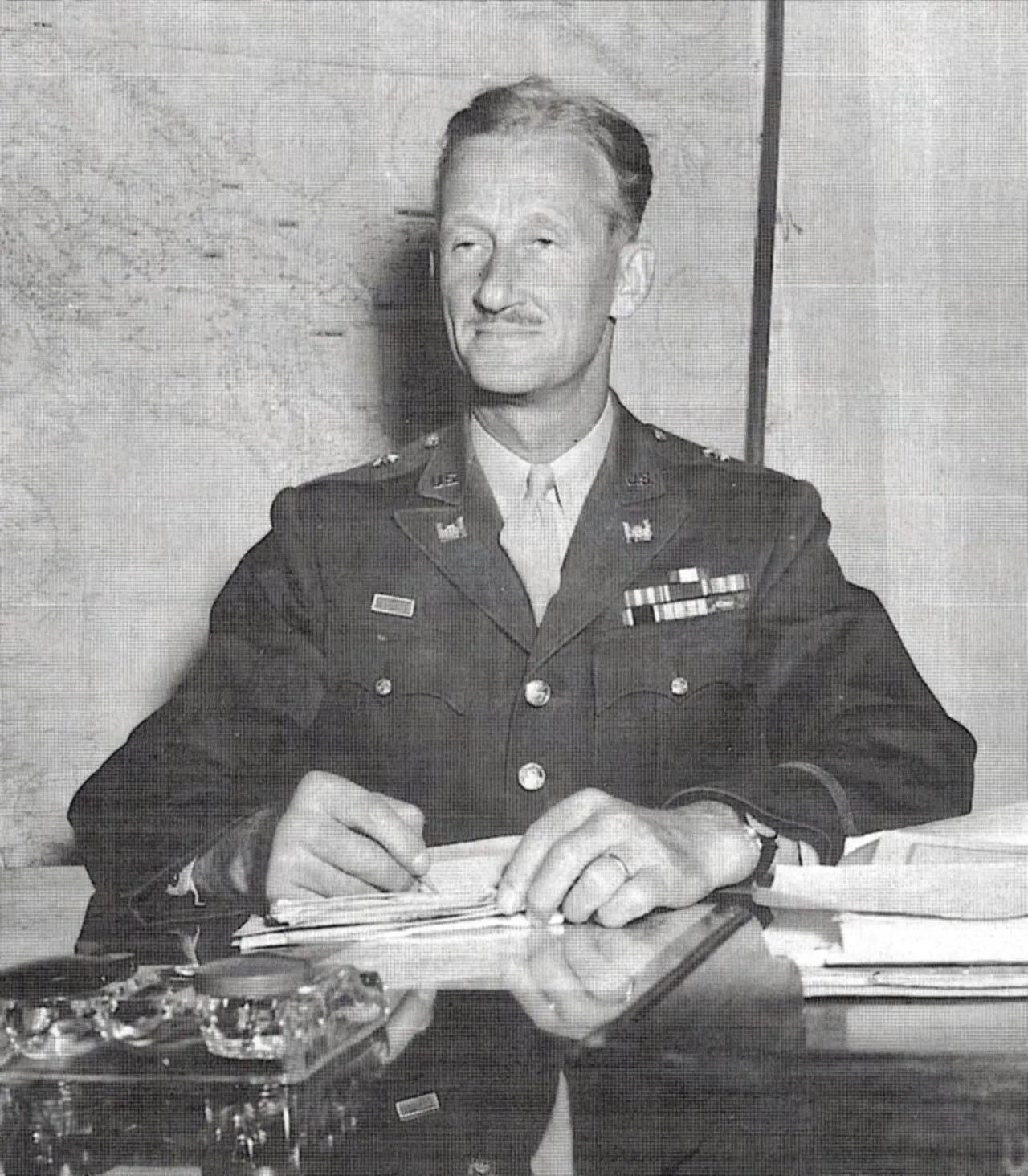 Portrait of Leif J. Sverdrup (1898–1976) – memorial page