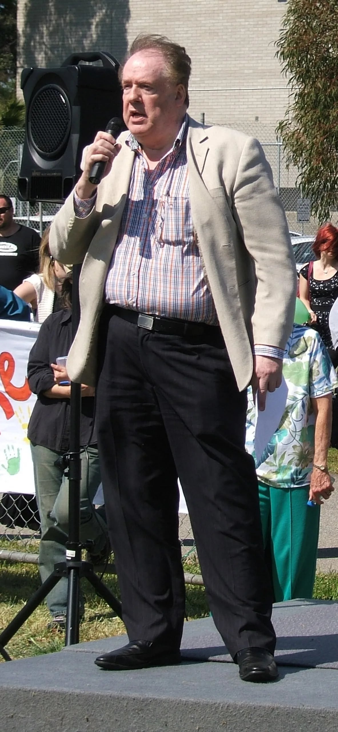 Porträt von Leon Byner (1946–2025) – Gedenkseite