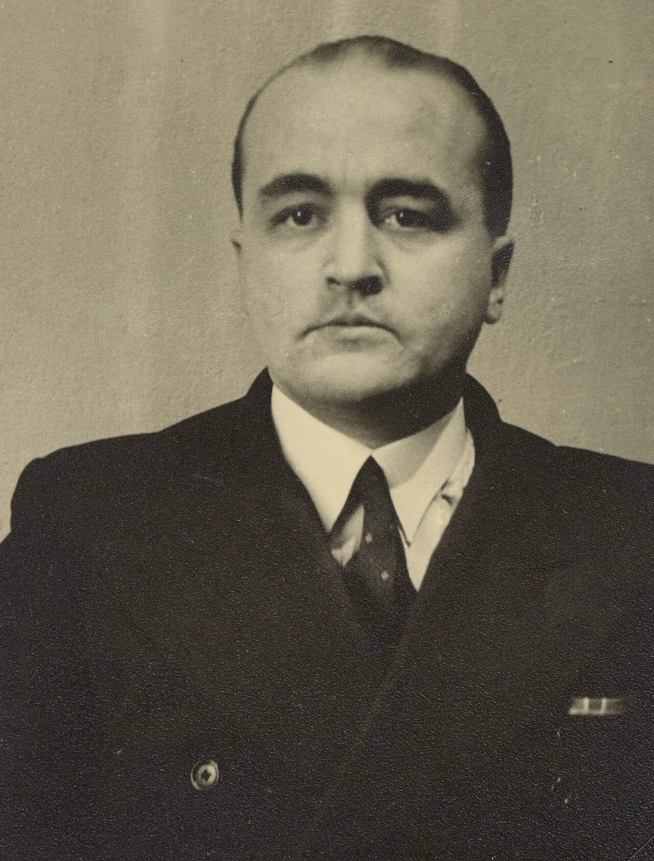Portrait of Leon Tuhan-Baranowski (1907–1954) – memorial page