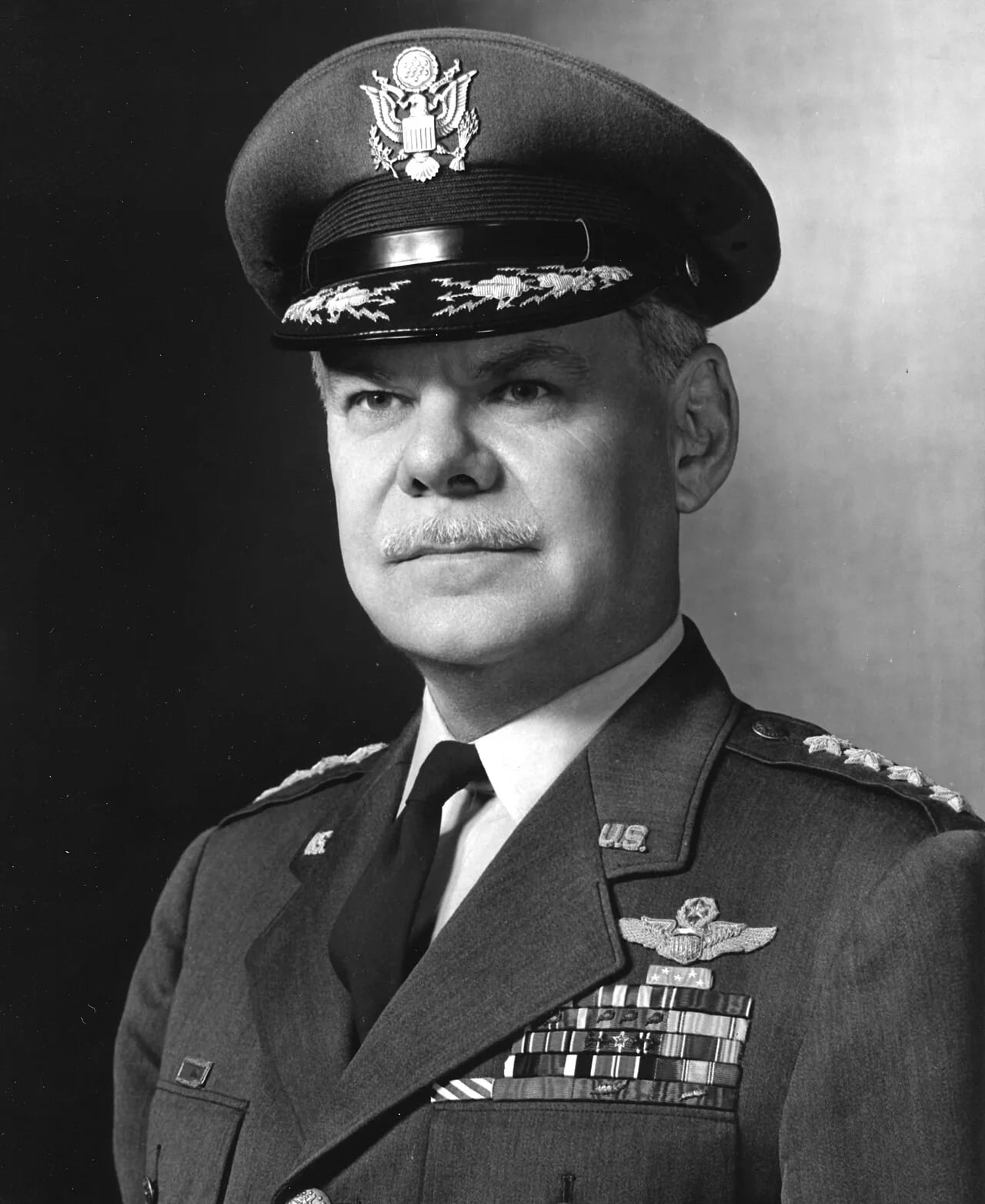 Porträt von Leon W. Johnson (1904–1997) – Gedenkseite