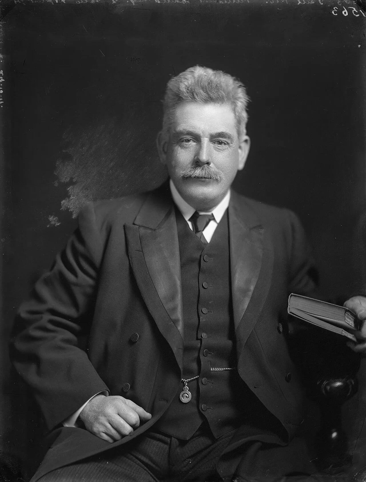 Portrait of Leonard Isitt (1855–1937) – memorial page