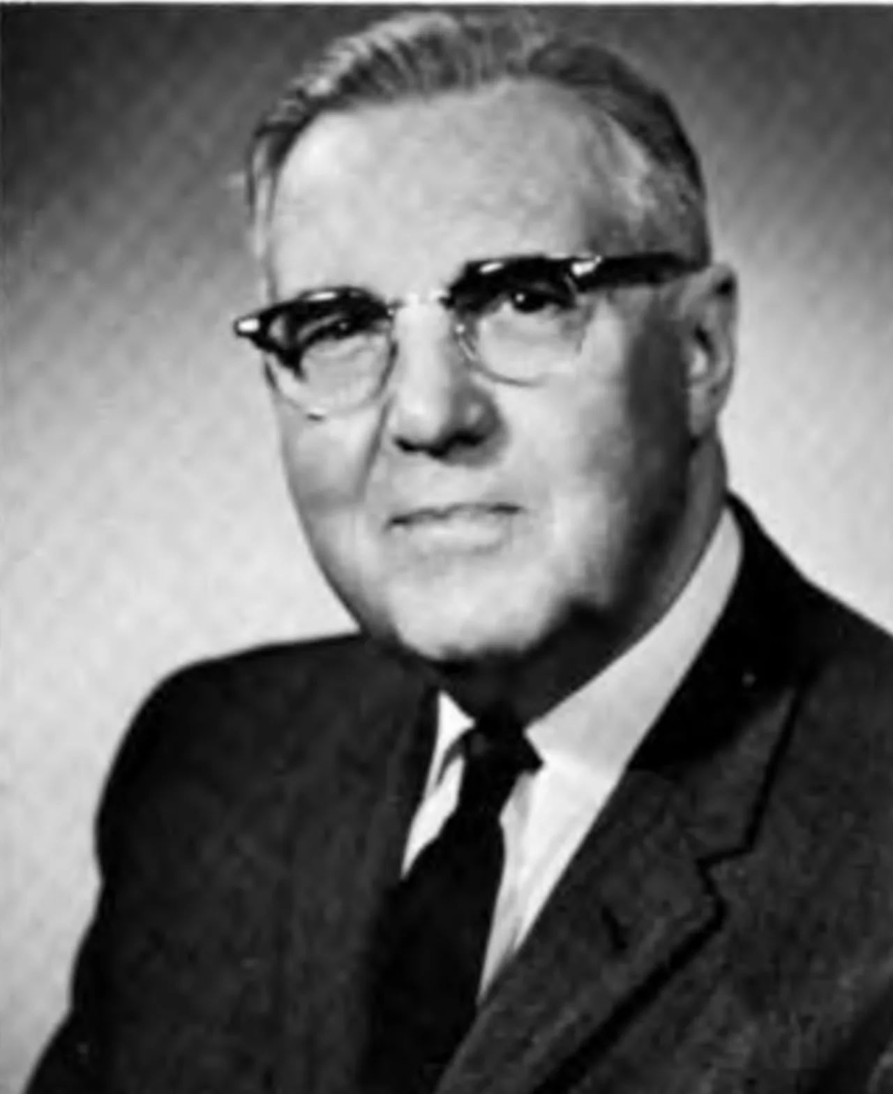 Portrait of Lester LeFevre Cecil (1893–1982) – memorial page