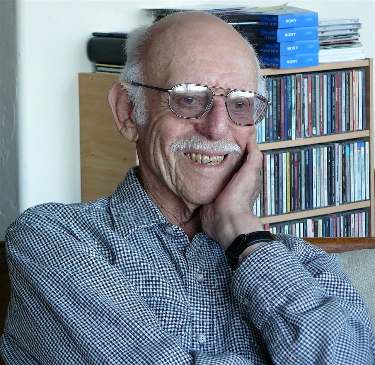 Porträt von Lester Rodney (1911–2009) – Gedenkseite