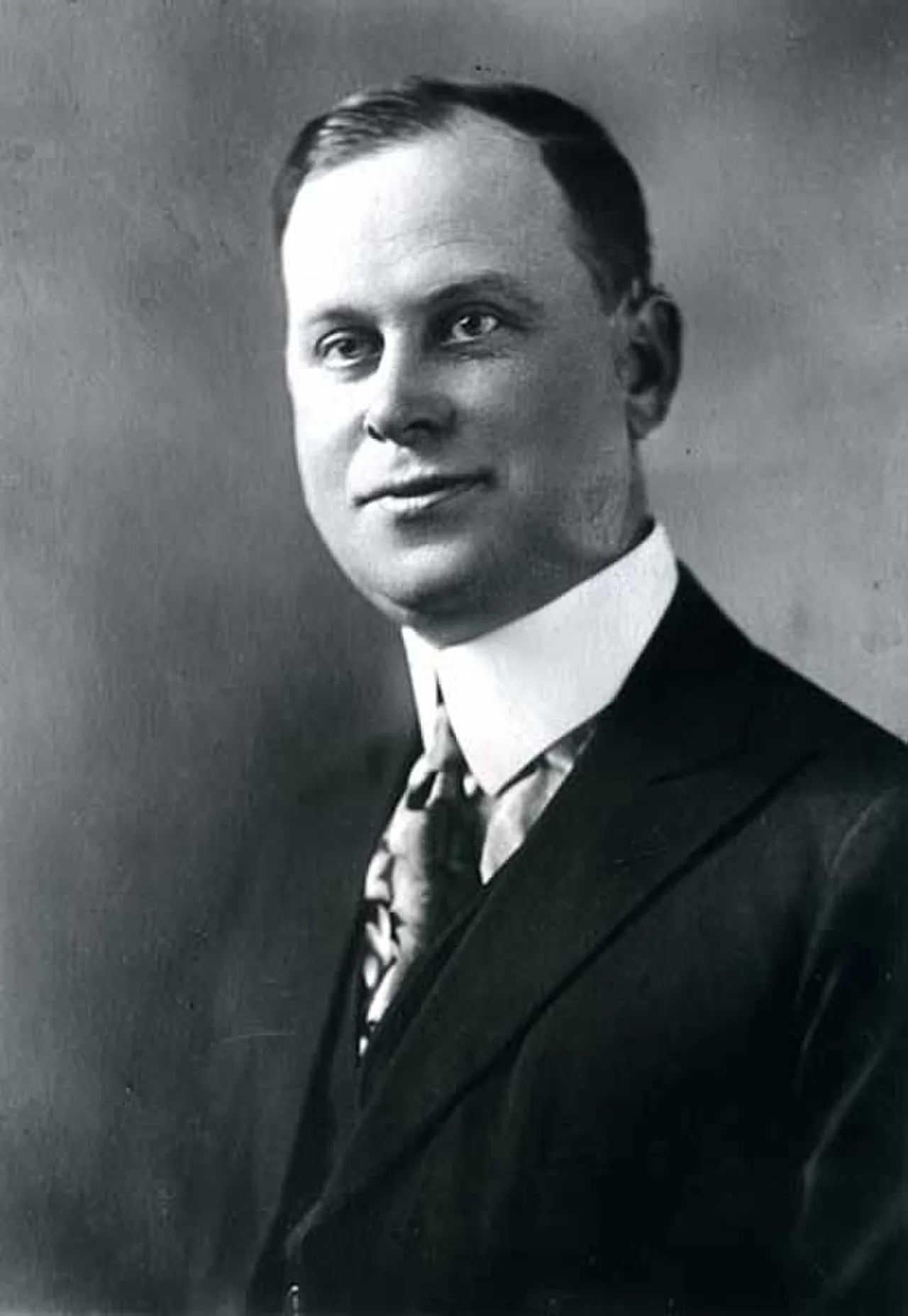 Porträt von Lewis Edward Lawes (1883–1947) – Gedenkseite