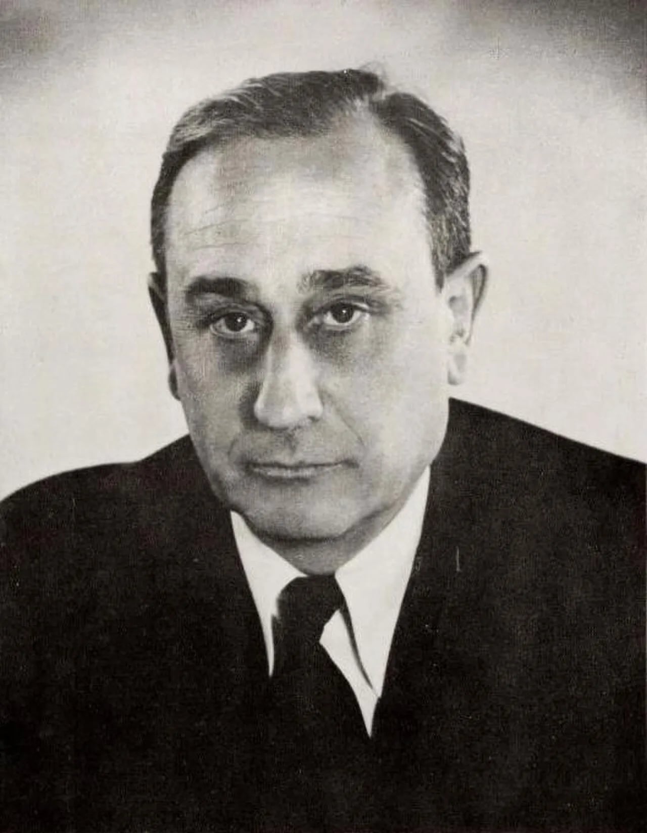 Porträt von Lewis Webster Jones (1899–1975) – Gedenkseite