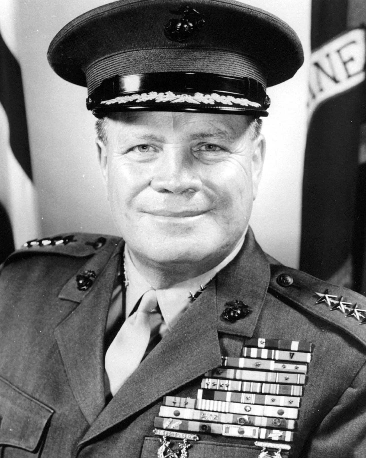 Porträt von Lewis William Walt (1913–1989) – Gedenkseite