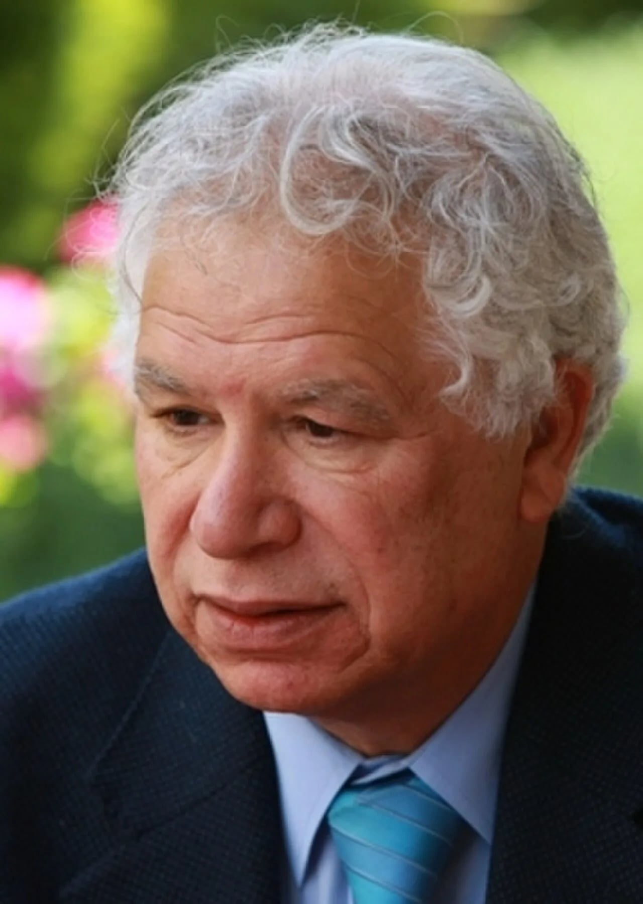 Porträt von Mourid Barghouti (1944–2021) – Gedenkseite