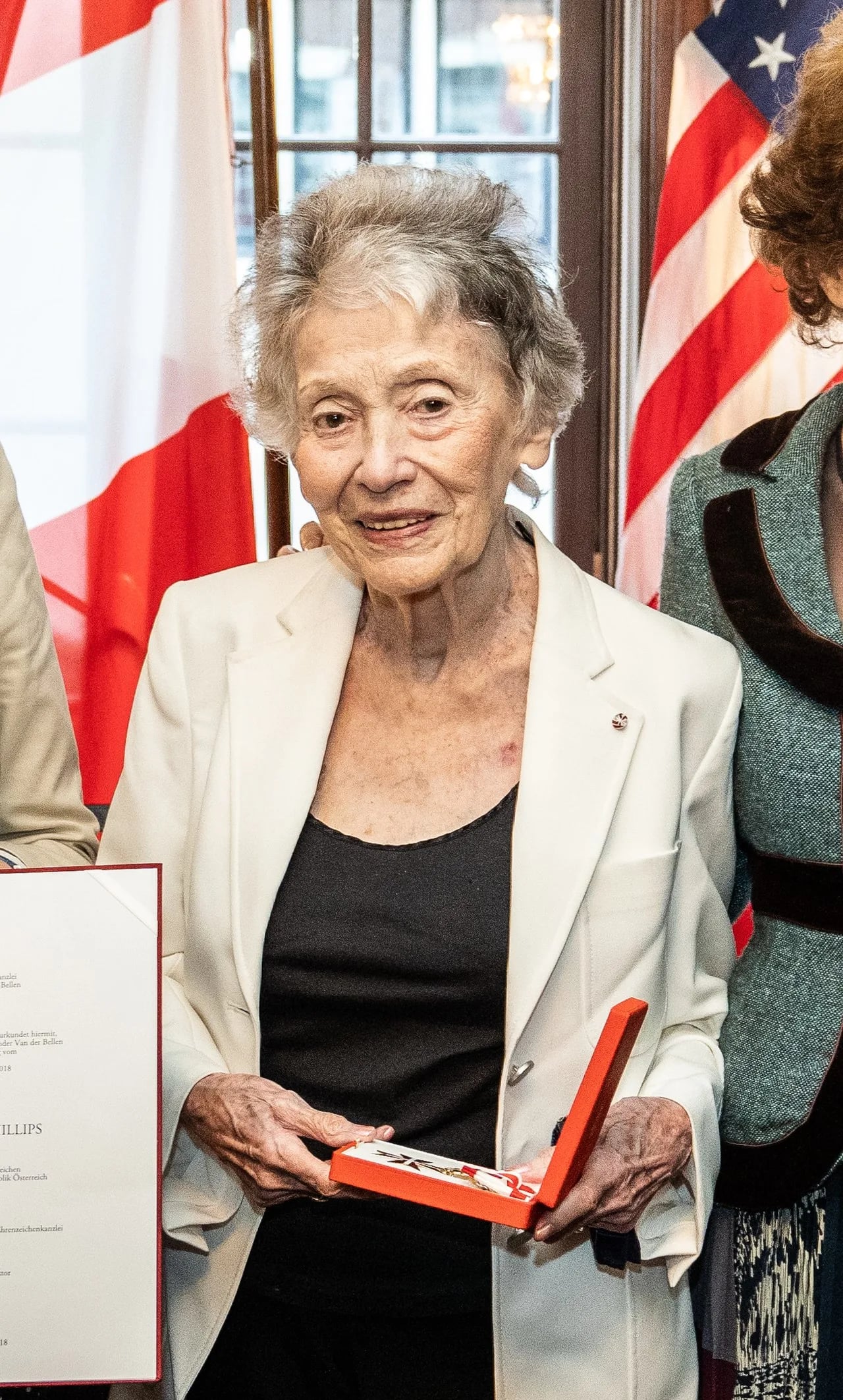 Portrait of Lily Renée (1921–2022) – memorial page