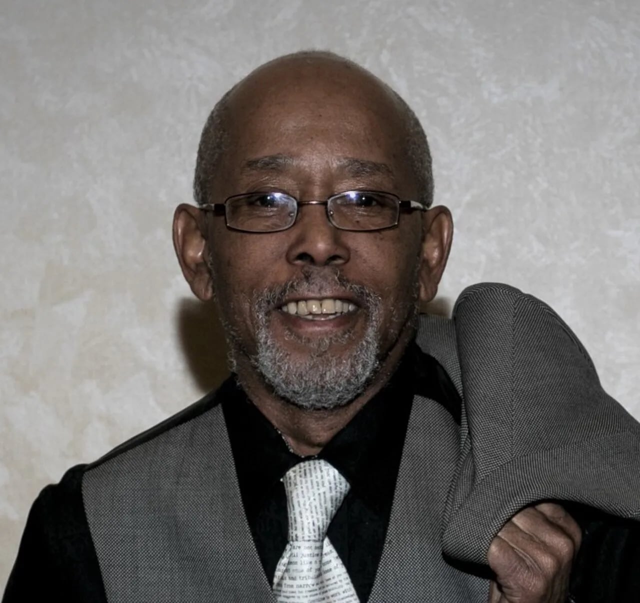 Porträt von Akwasi Evans (1948–2019) – Gedenkseite