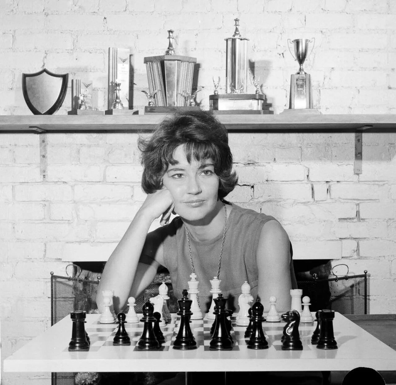 Portrait of Lisa Lane (1933–2024) – memorial page