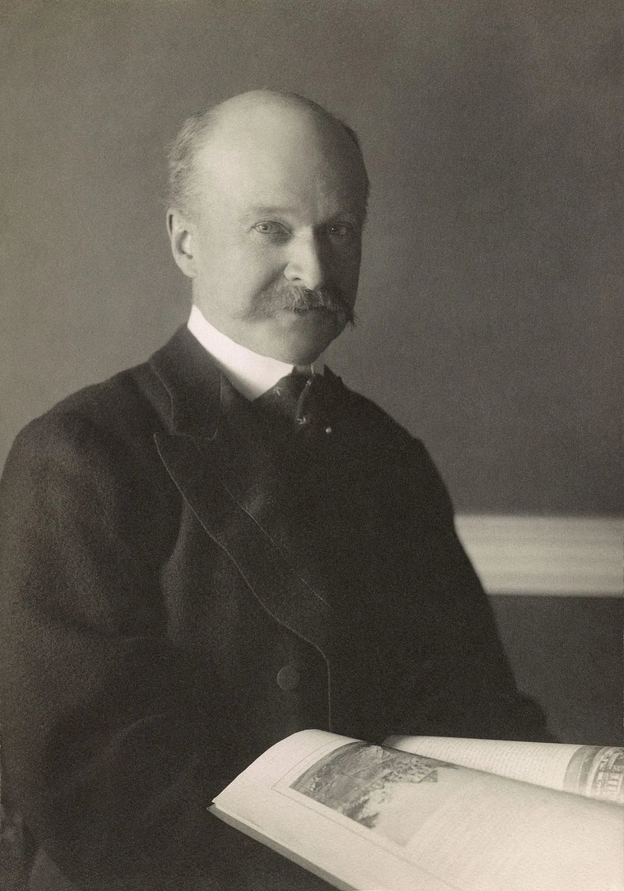 Porträt von Charles Follen McKim (1847–1909) – Gedenkseite