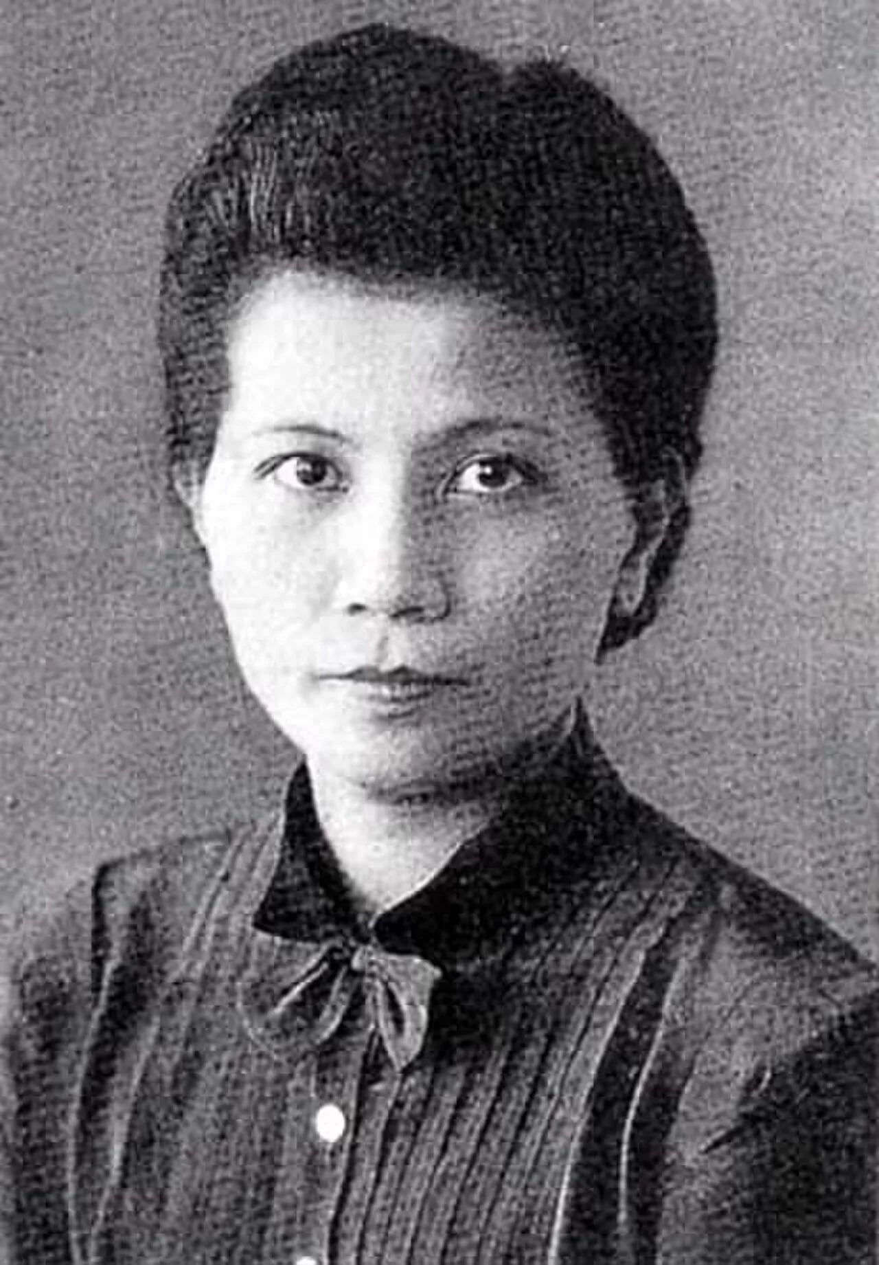 Portrait of Poonsuk Banomyong (1913–2007) – memorial page