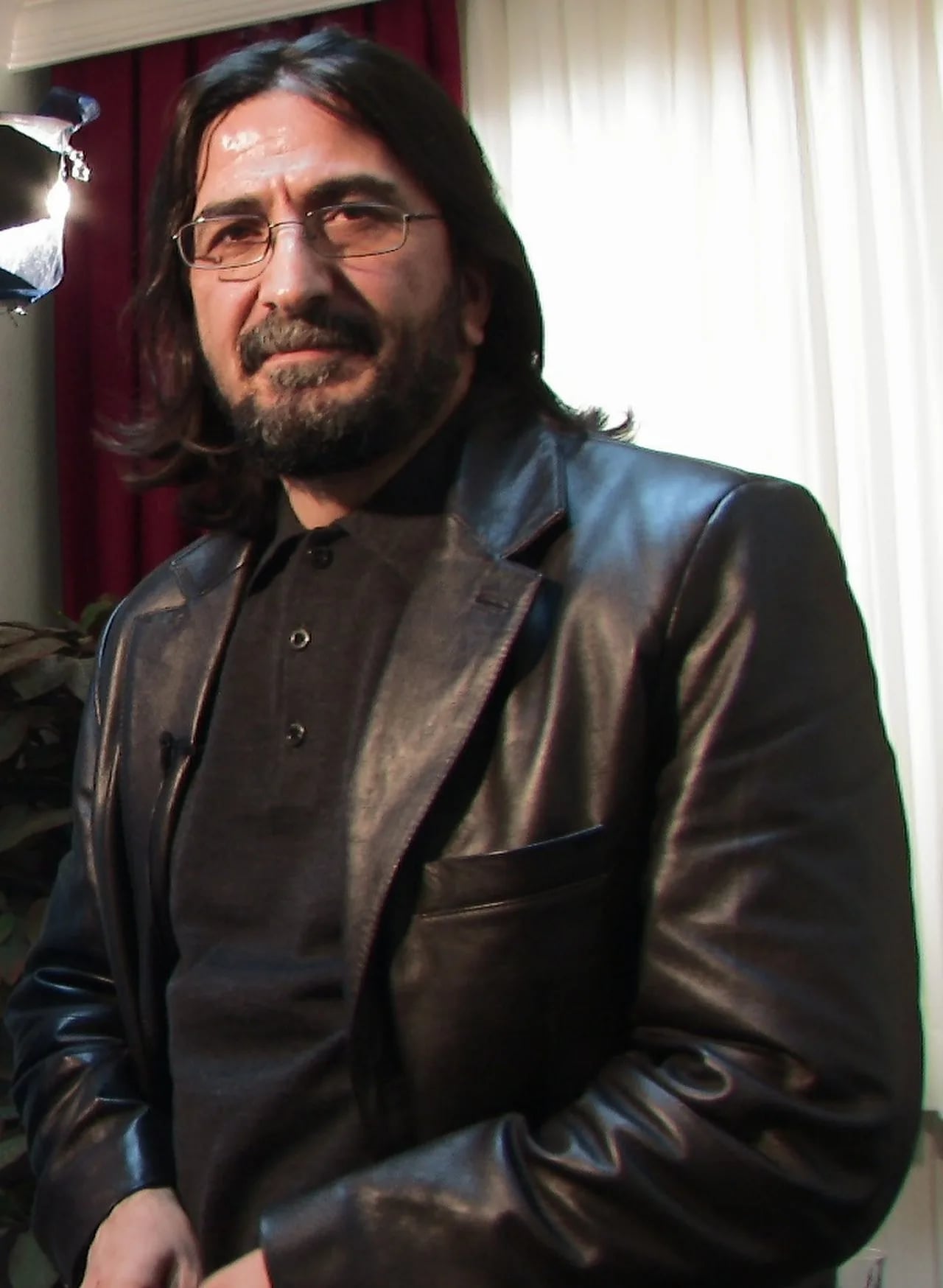 Porträt von Nihat Genç (1956–2025) – Gedenkseite