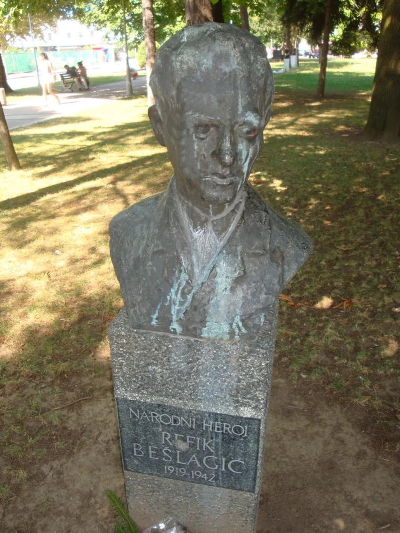 Portrait of Refik Bešlagić (1919–1943) – memorial page