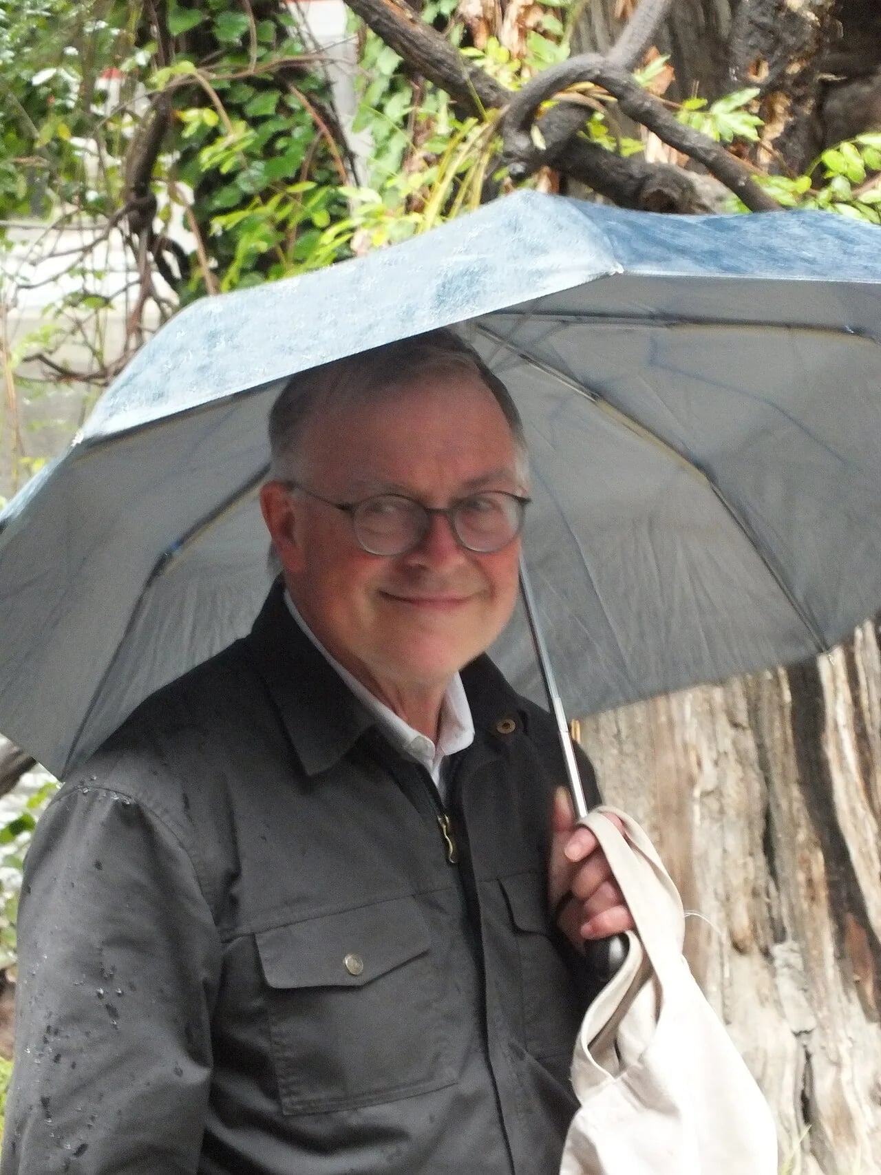 Portrait of Anders P. Ravn (1947–2019) – memorial page
