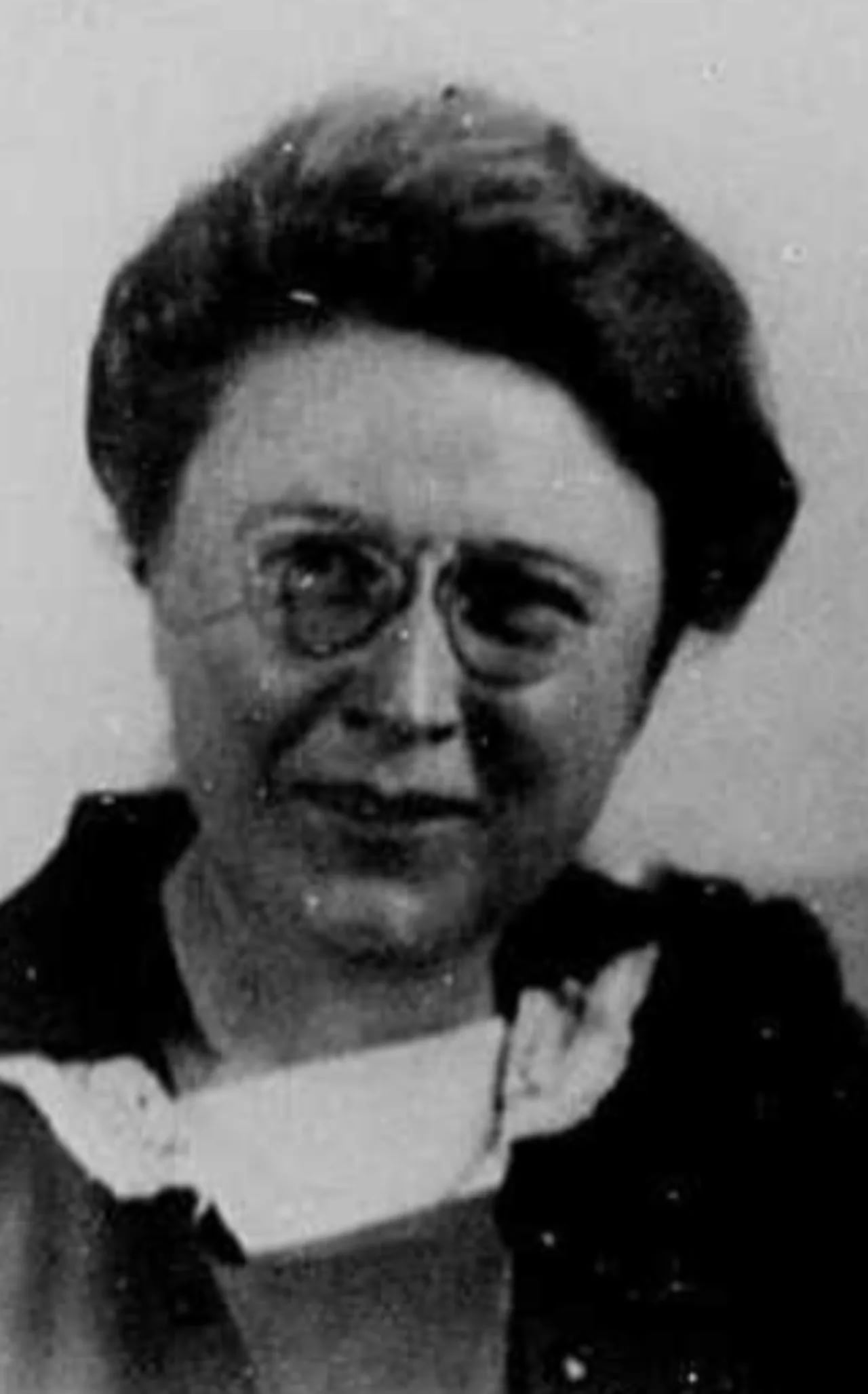 Portrait of Mary Annie Van Dyke (1872–1940) – memorial page