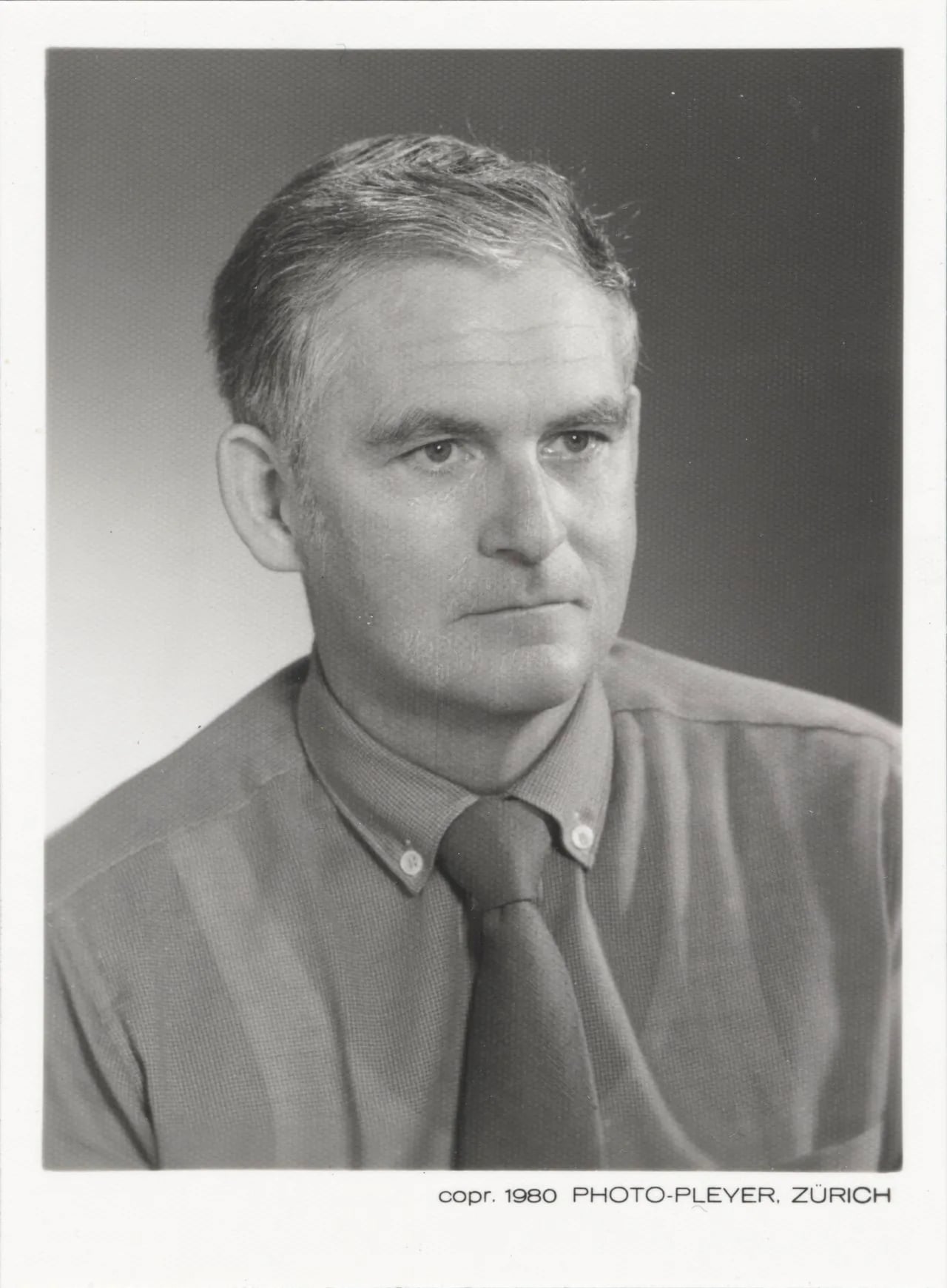 Porträt von Henri L. Le Roy (1926–2015) – Gedenkseite