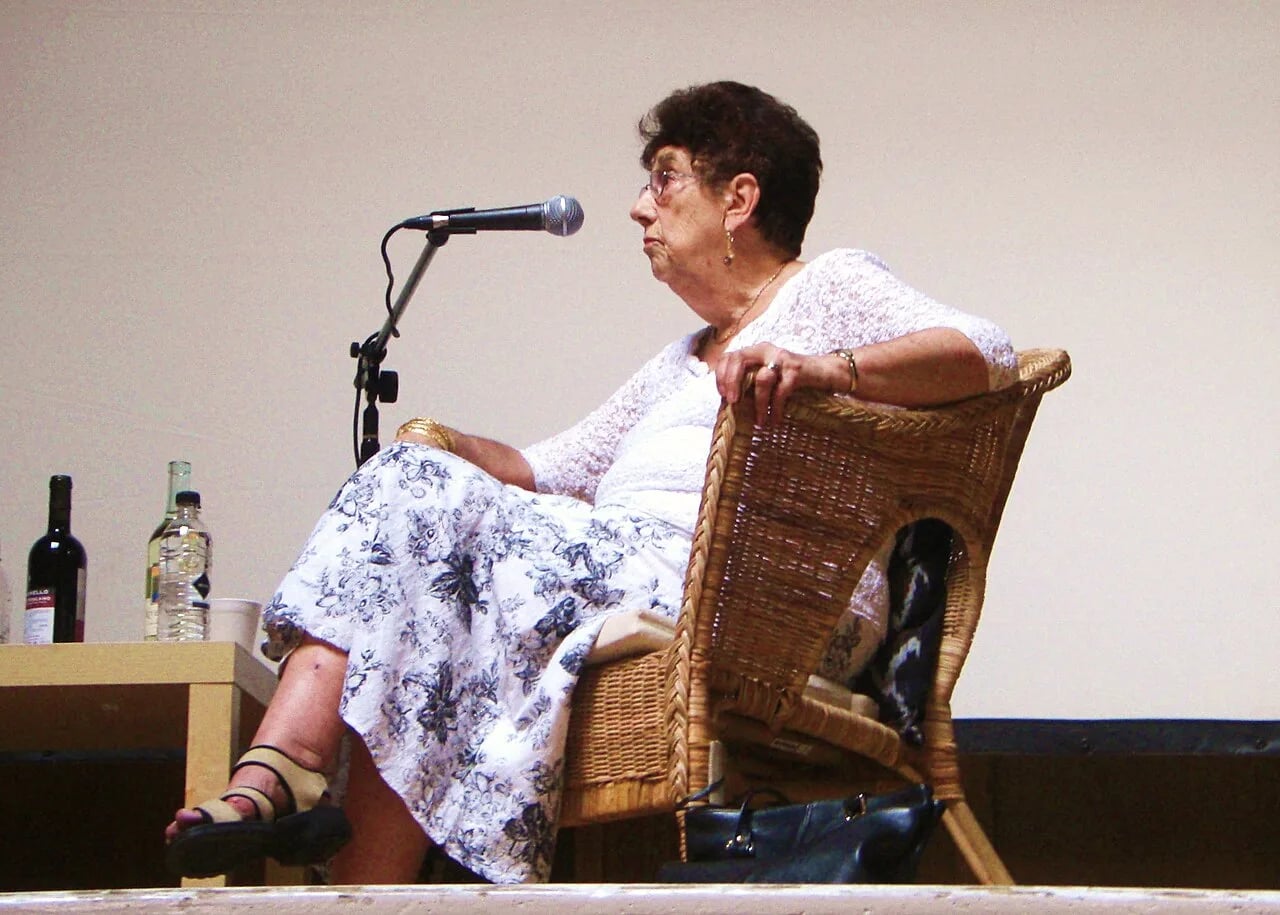 Portrait of Lois Bourne (1928–2017) – memorial page