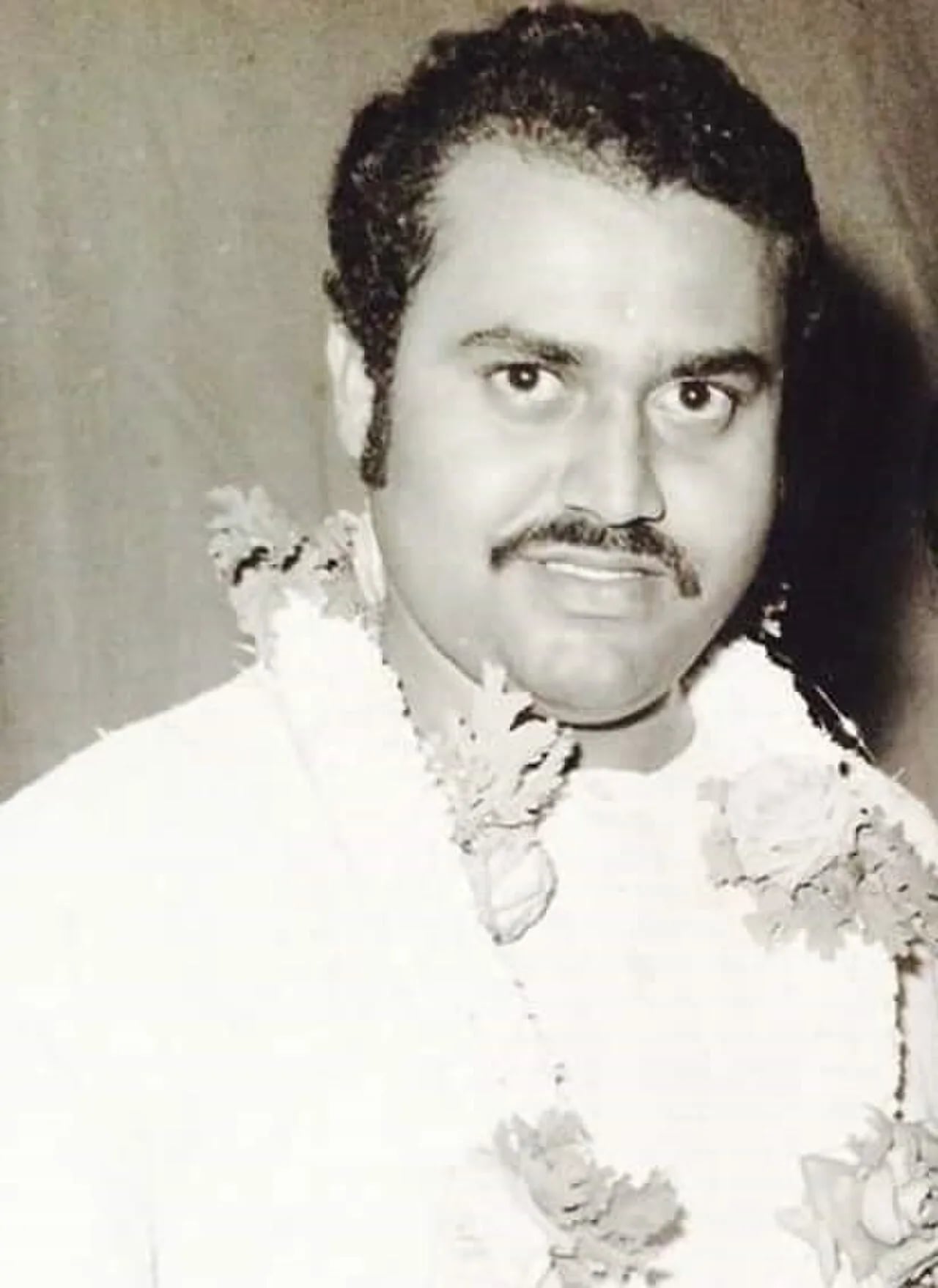 Porträt von Lokesh (1900–2004) – Gedenkseite
