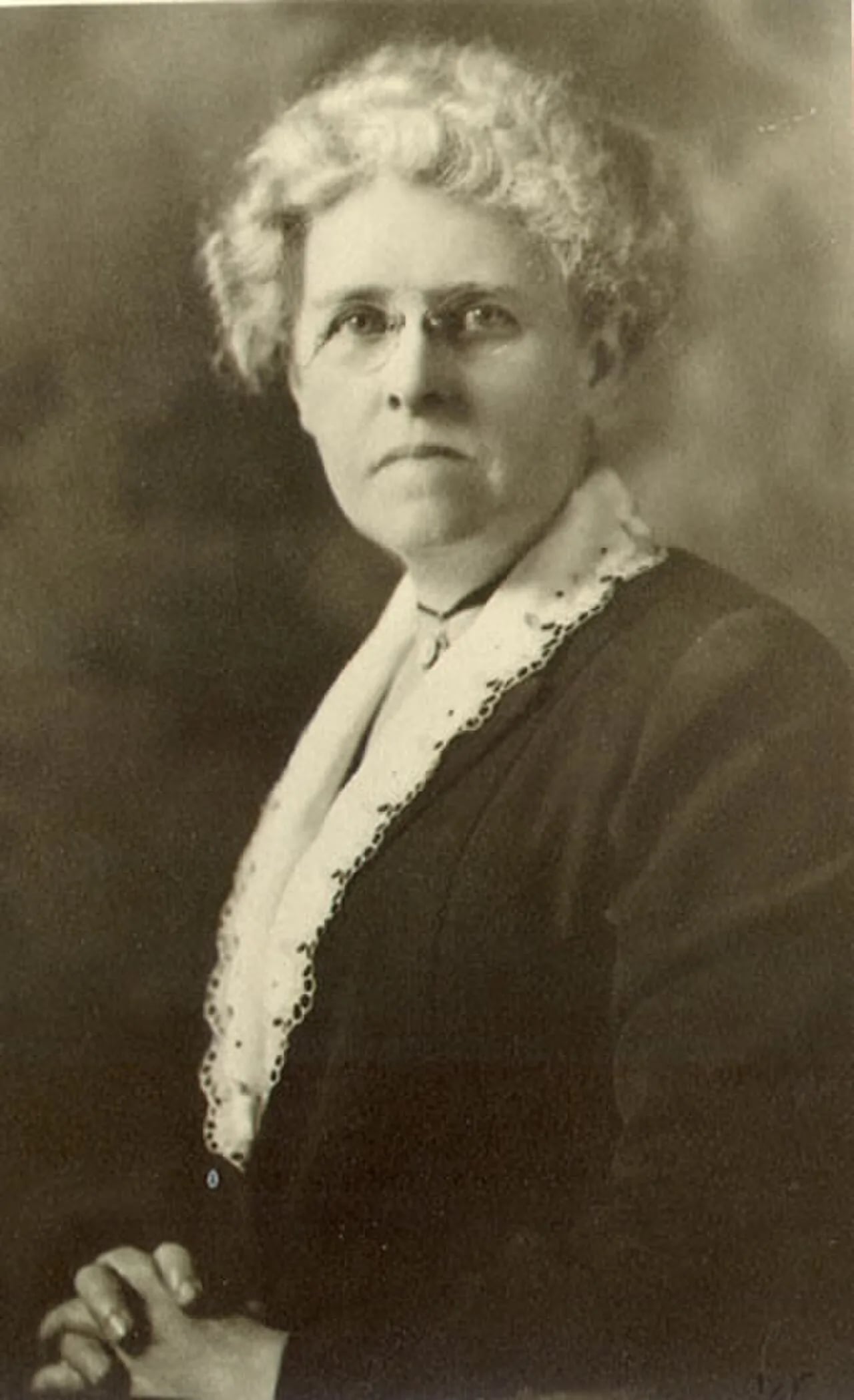 Portrait of Lola Baldwin (1860–1957) – memorial page