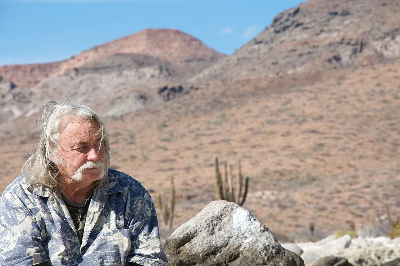 Porträt von Tim Means Pues (1944–2019) – Gedenkseite