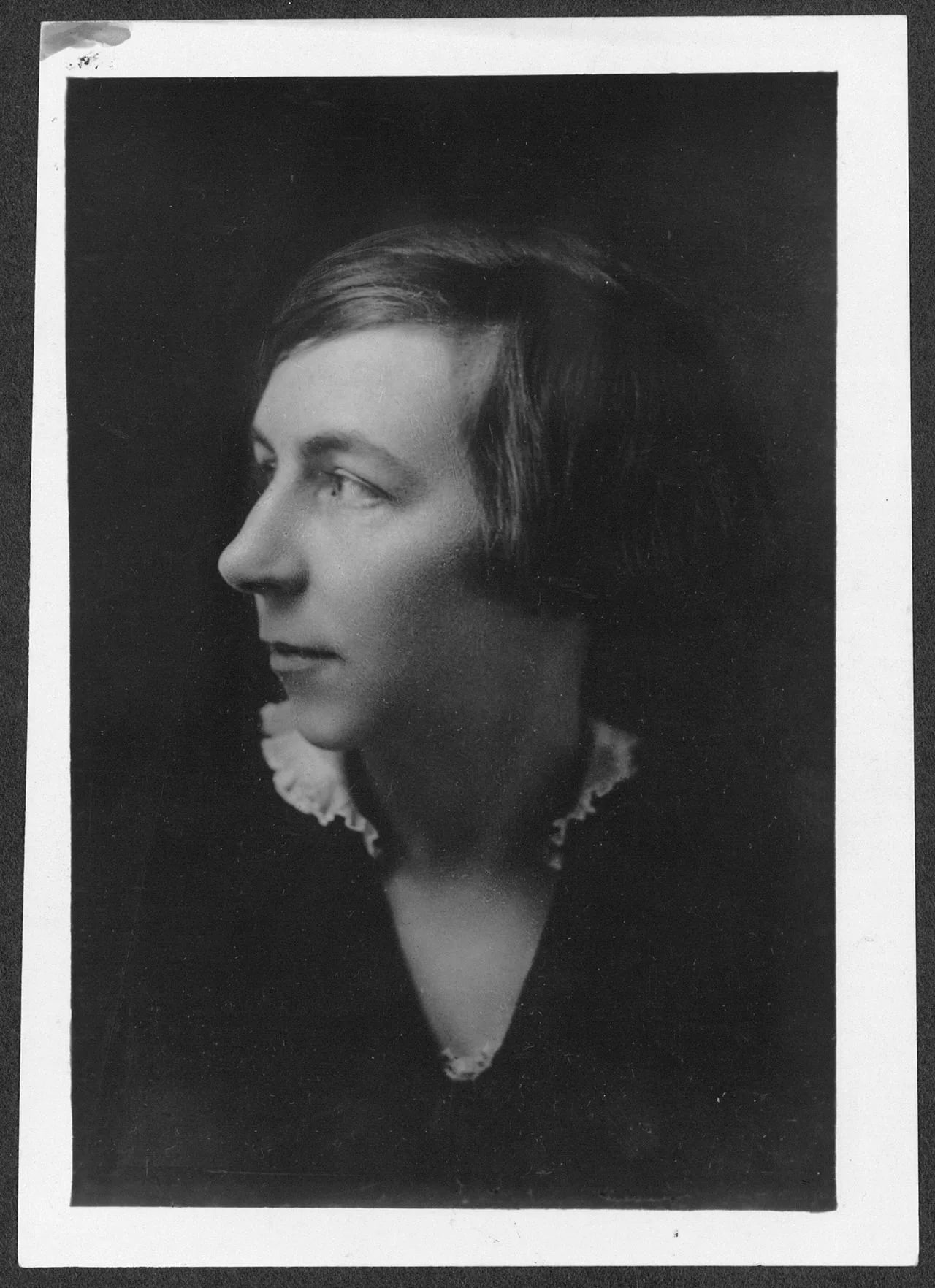 Portrait of Julia R. Emory (1885–1979) – memorial page