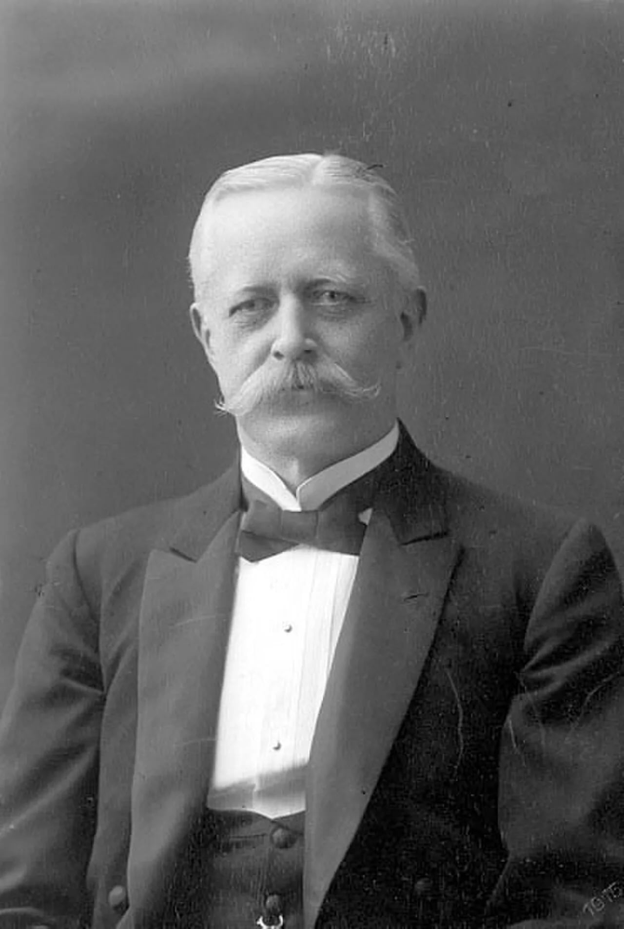 Portrait of Wilhelm Edvard Laurent (1862–1923) – memorial page