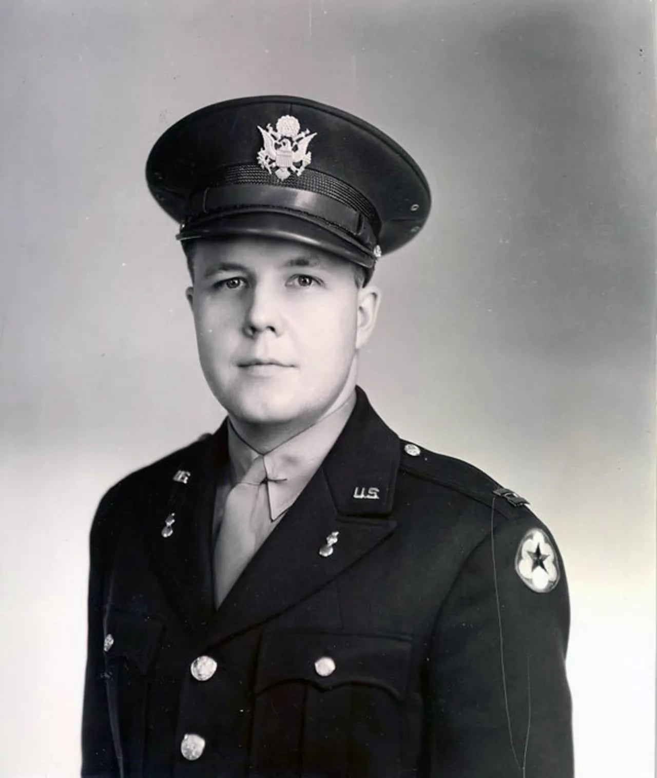 Portrait of Reginald Lenna (1912–2000) – memorial page