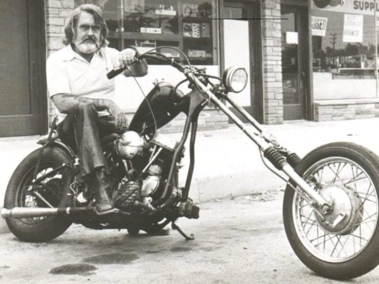 Porträt von Lou Kimzey (1928–1997) – Gedenkseite
